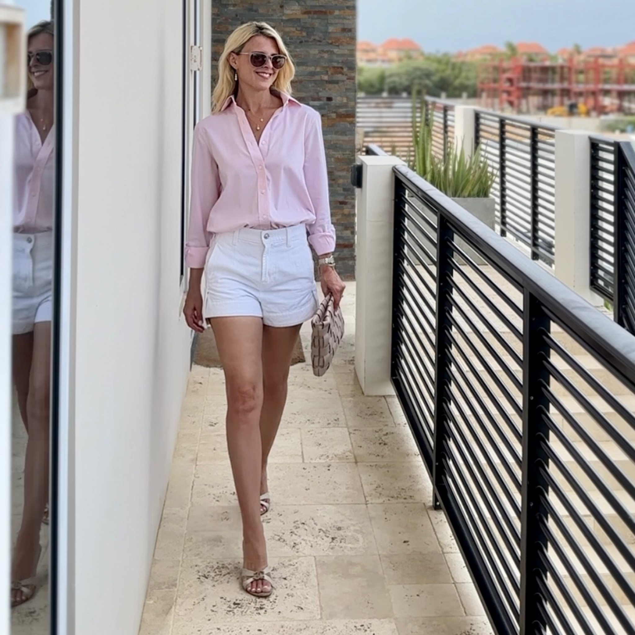 Brooks brother top size 2
Shorts size 25