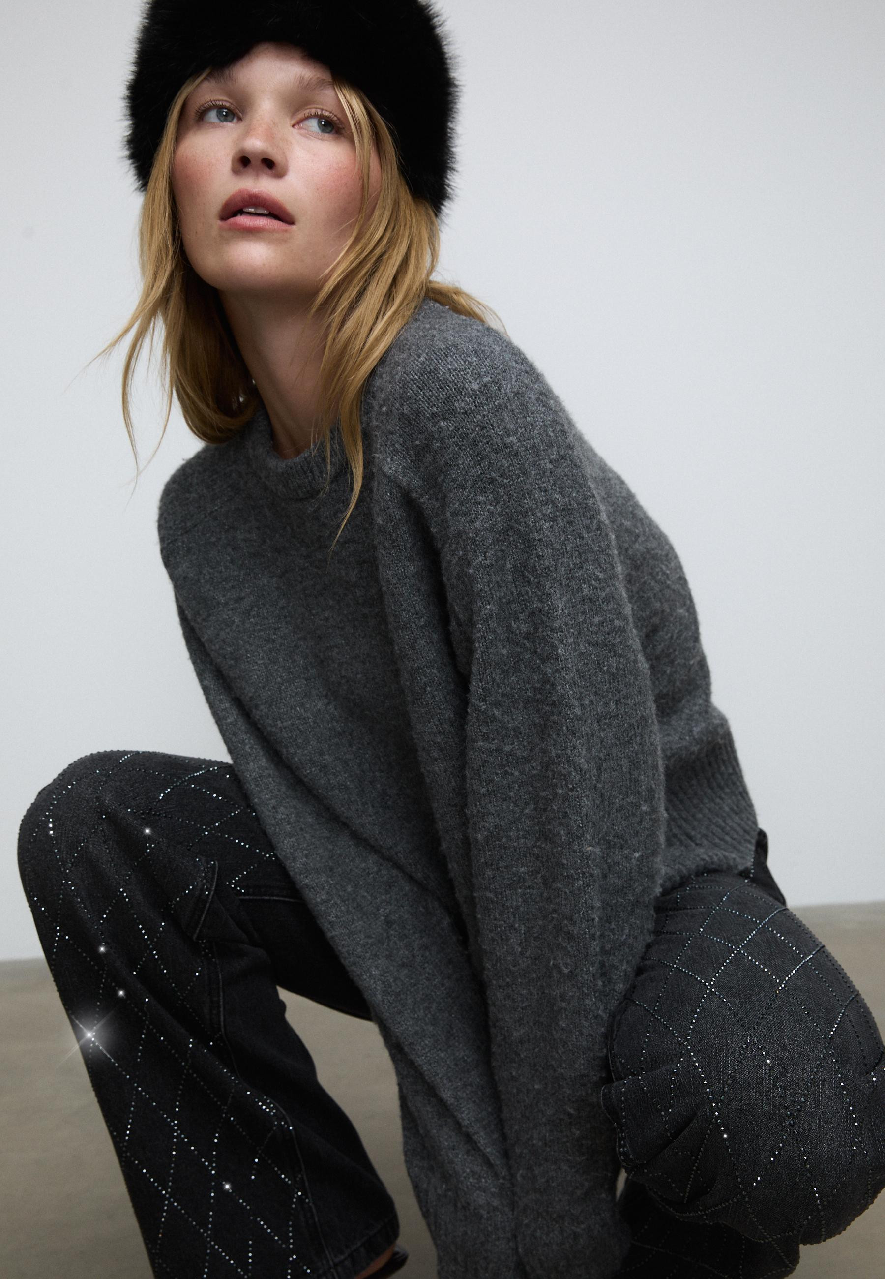 Rhinestone jeans - Women's fashion | Stradivarius United Kingdom | Stradivarius (UK)