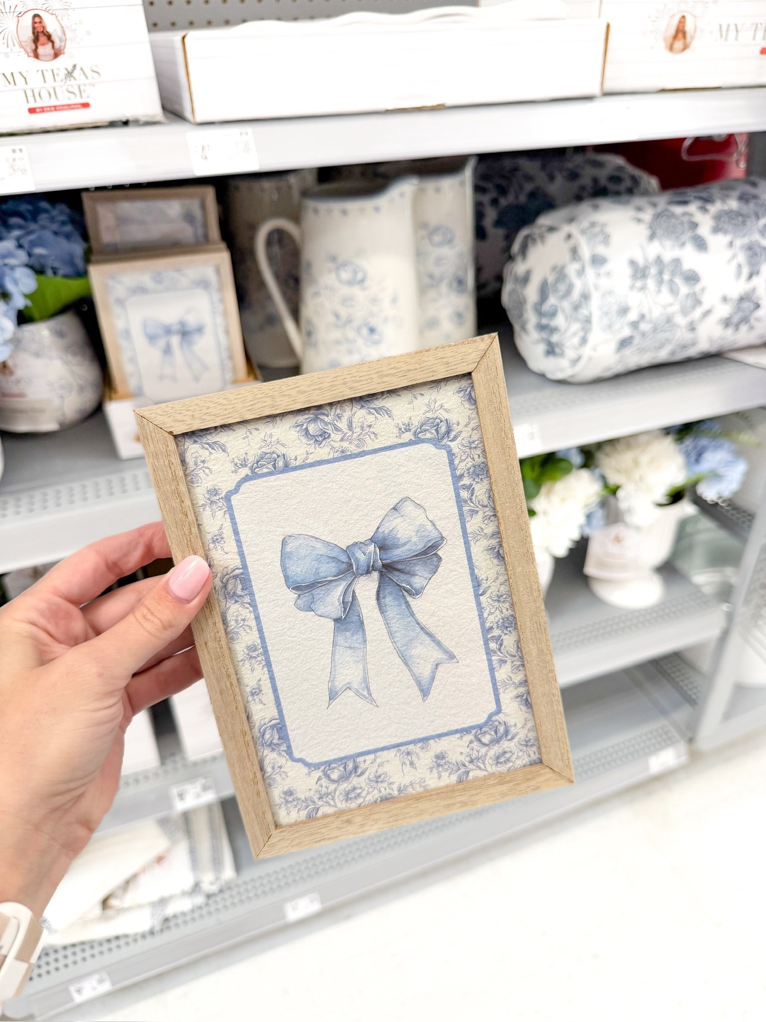If your loving the “Bow” trend  -  you’ll want to grab this little framed print. So cute and so many possibilities. A little addition to a bedroom or bathroom wall!

//
Bow decor
Wall decor

#LTKMothersDay #LTKHome