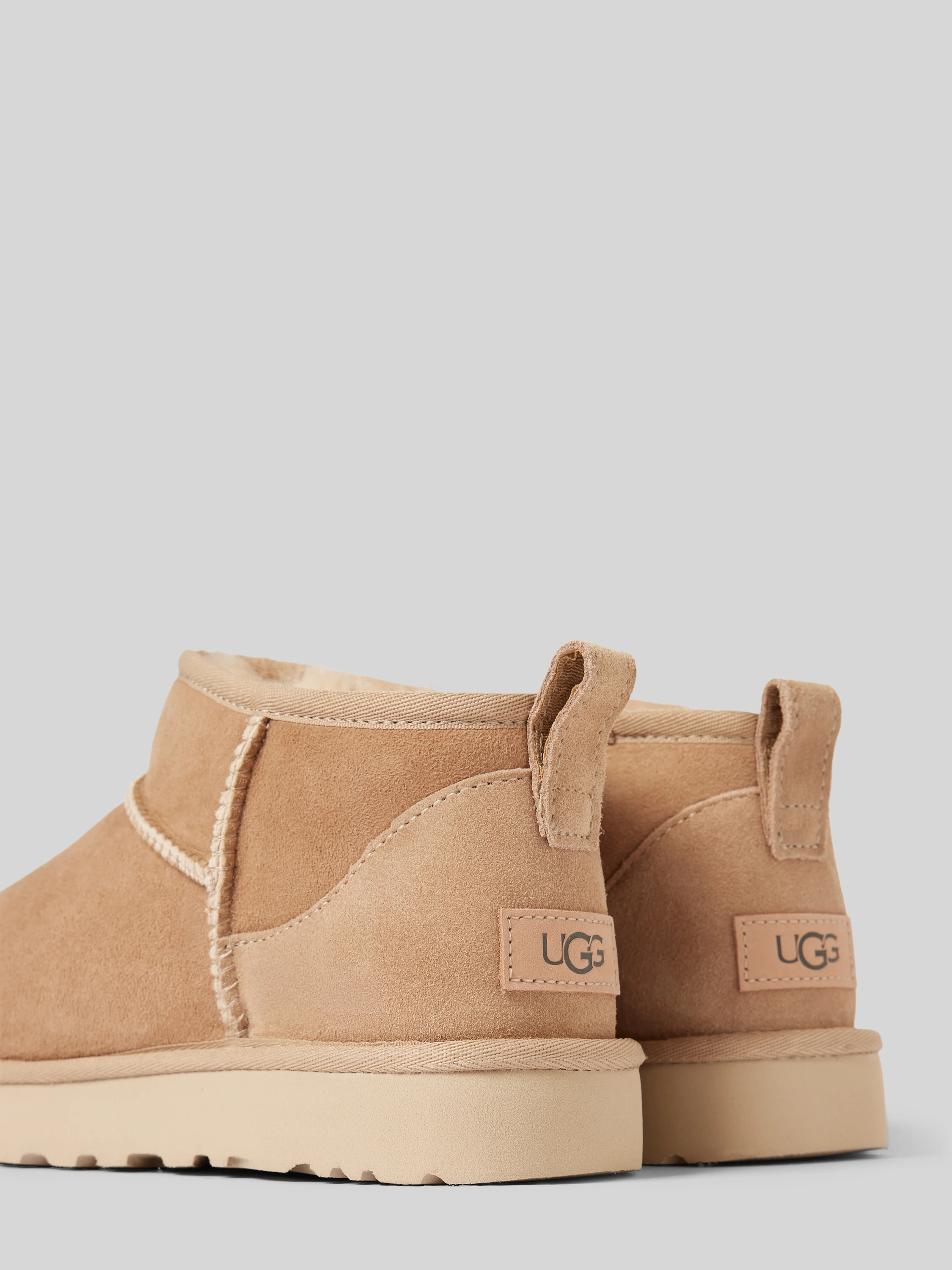 Lederstiefel mit Ziernaht Modell ' CLASSIC ULTRA MINI' in sand | Peek & Cloppenburg* Düsseldorf DE