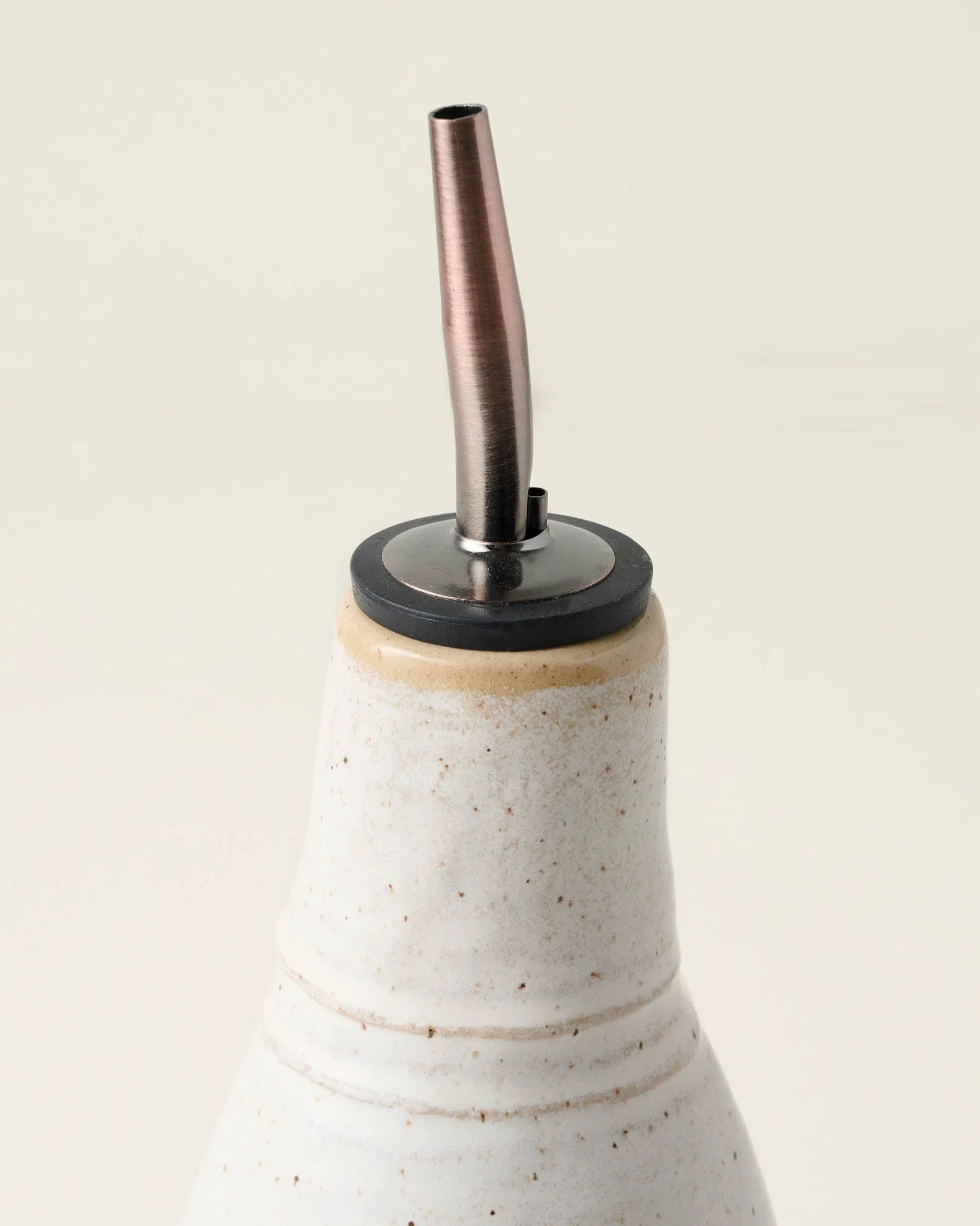French White Speckle Oil Pour | Magnolia