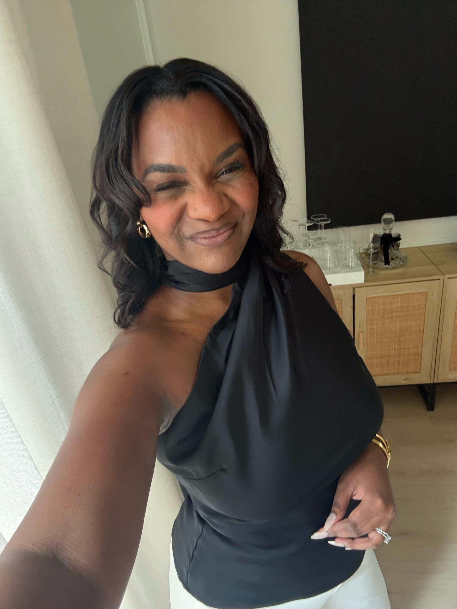 Self tanned and loving my outfit!