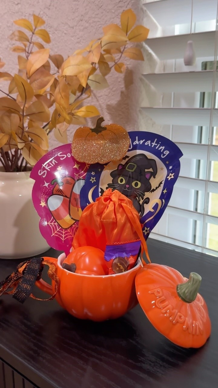 The cutest little Halloween themed skincar finds from @tonymoly.us_official make the perfect skincare boo basket! Follow + comment “SHOP” for a link! (make sure you’re following to receive it) ✨ & if you love Holiday finds and gift ideas, follow along for more! Hair clip is from targets dollar spot! 

#boobasket #boobasketfinds #halloween