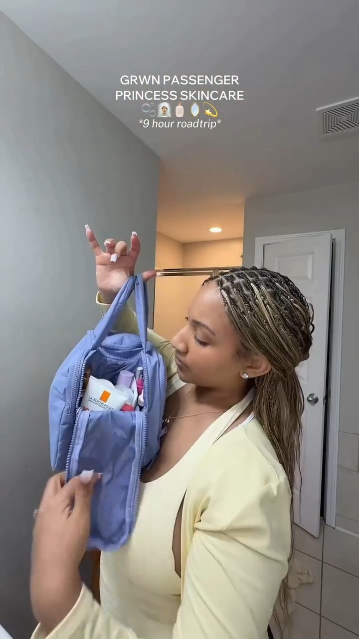 The real key to sitting pretty 🙂‍↕️💫🤌🏽 comment “SKIN” and I’ll dm you the link to everything in this video 🫶🏽— Guest ⭐️s: @larocheposayusa @tatcha @paulaschoice @fineryfragrance @bagsmart_official #skin #grwm #travel #mom #wife