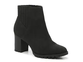 Kelly & Katie Yona Chelsea Boot | DSW