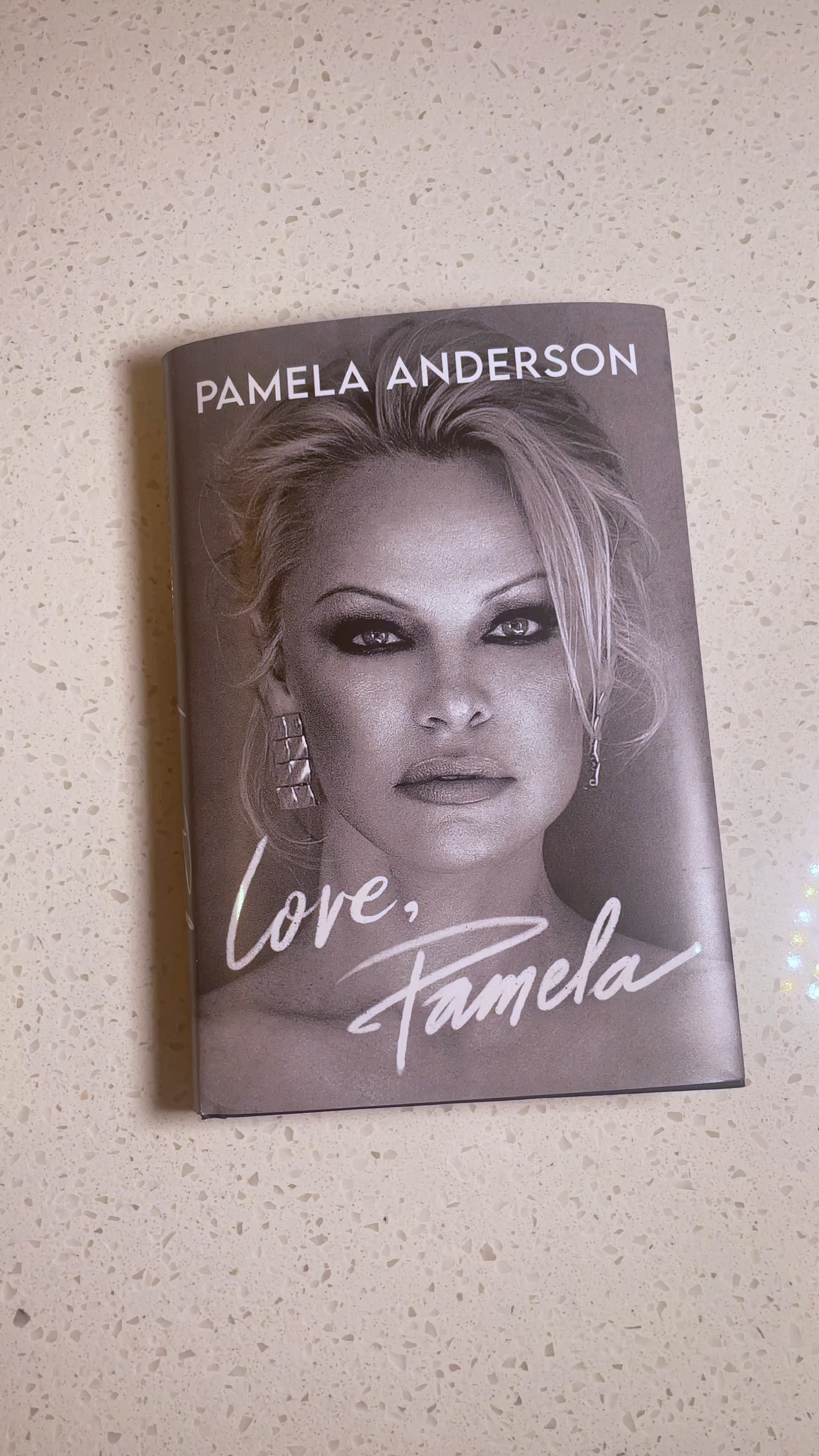 Pamela Anderson Memoir. Amazon books. 

#LTKFind