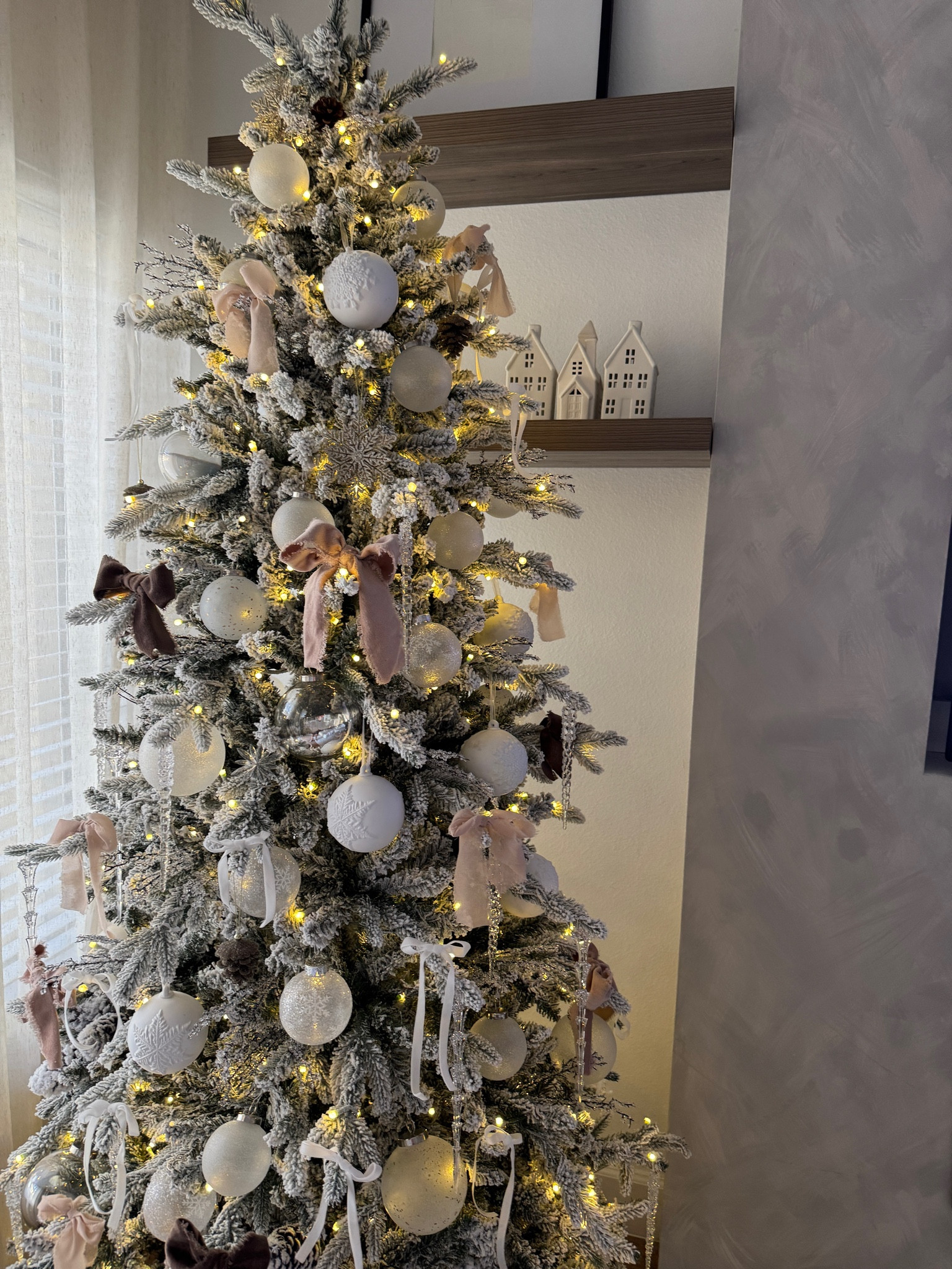 Neutral Christmas flocked tree 🫶🏻 

#LTKSeasonal #LTKHome #LTKHoliday