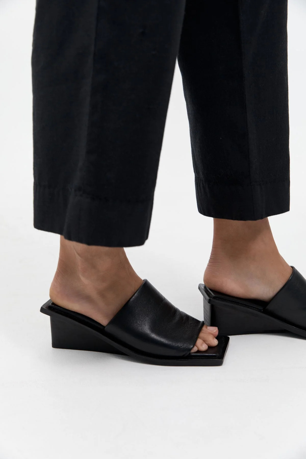 90s Wedge Heel - Black | St. Agni