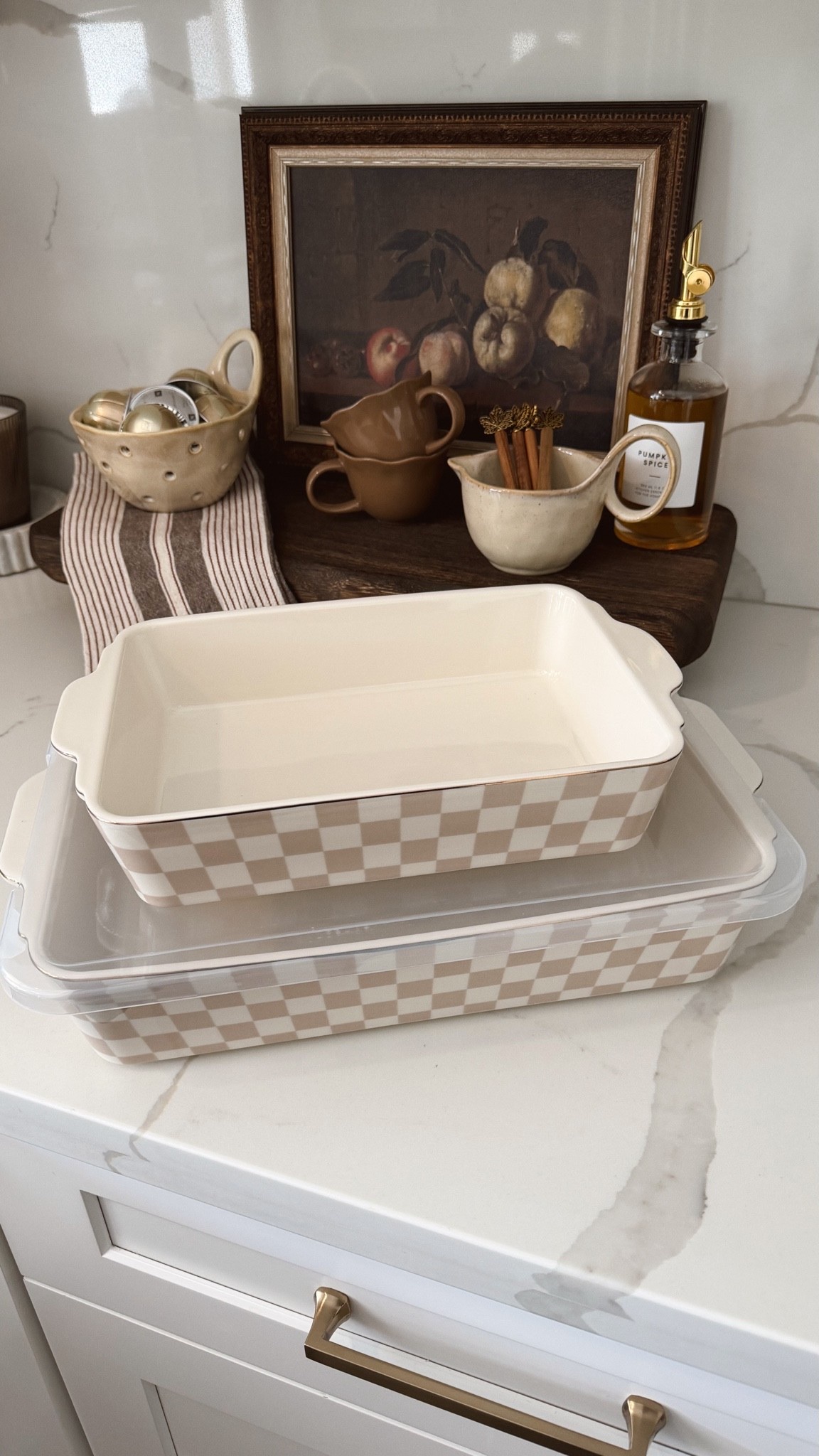 The bakeware set I shared from @Walmart last week came in and it’s so pretty! Comes in a set of 2 with storage lids ✨ also comes in a gorgeous moss green color

#walmart #walmartfind #bakeware #kicthen #kitchenfinds #cookware #checkered #thymeandtable #fallkitchen

#LTKHome #LTKSeasonal