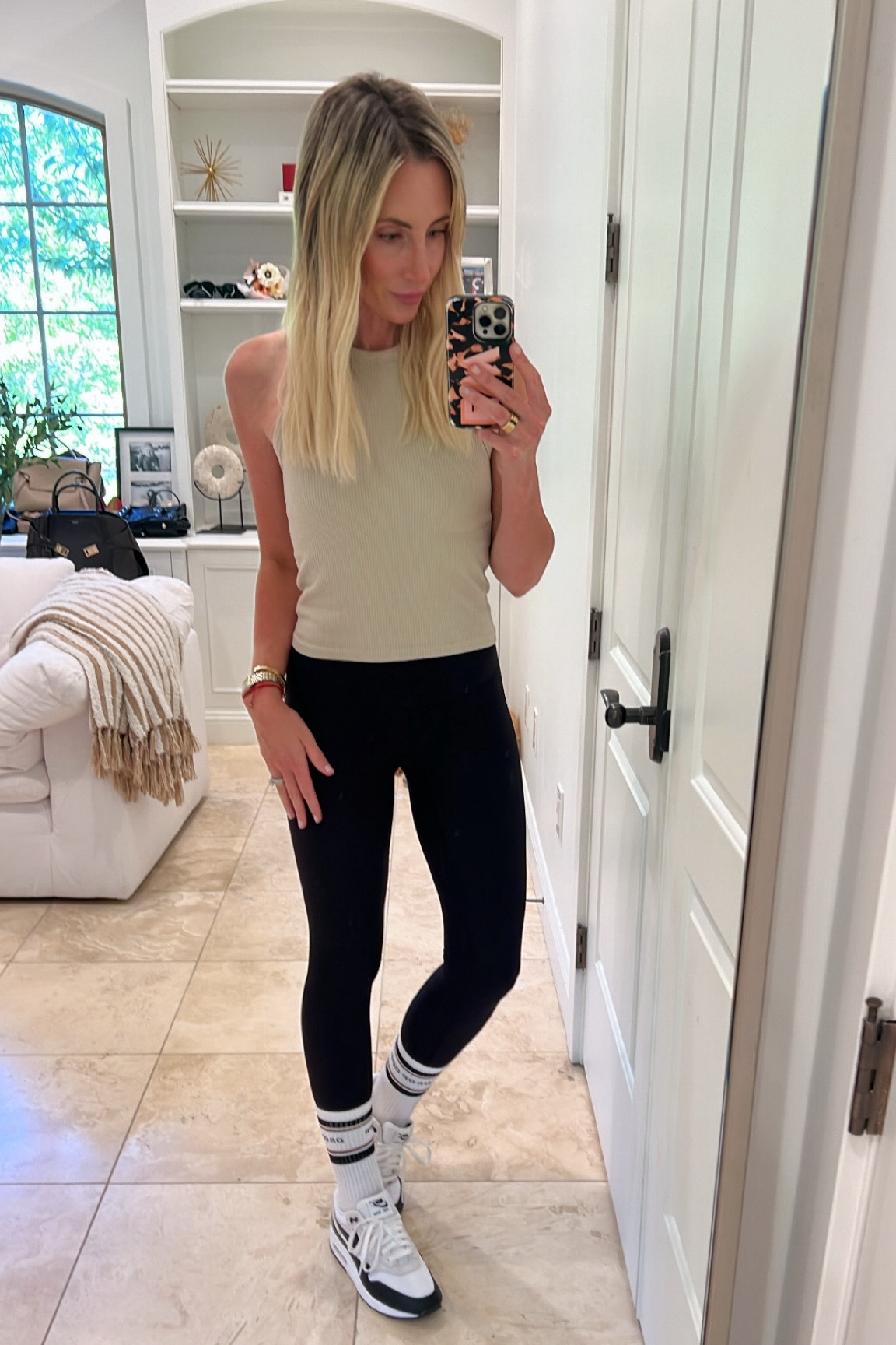 Work out ootd. 
$5 workout tank
Ribbed leggings
Nike air max shoes 