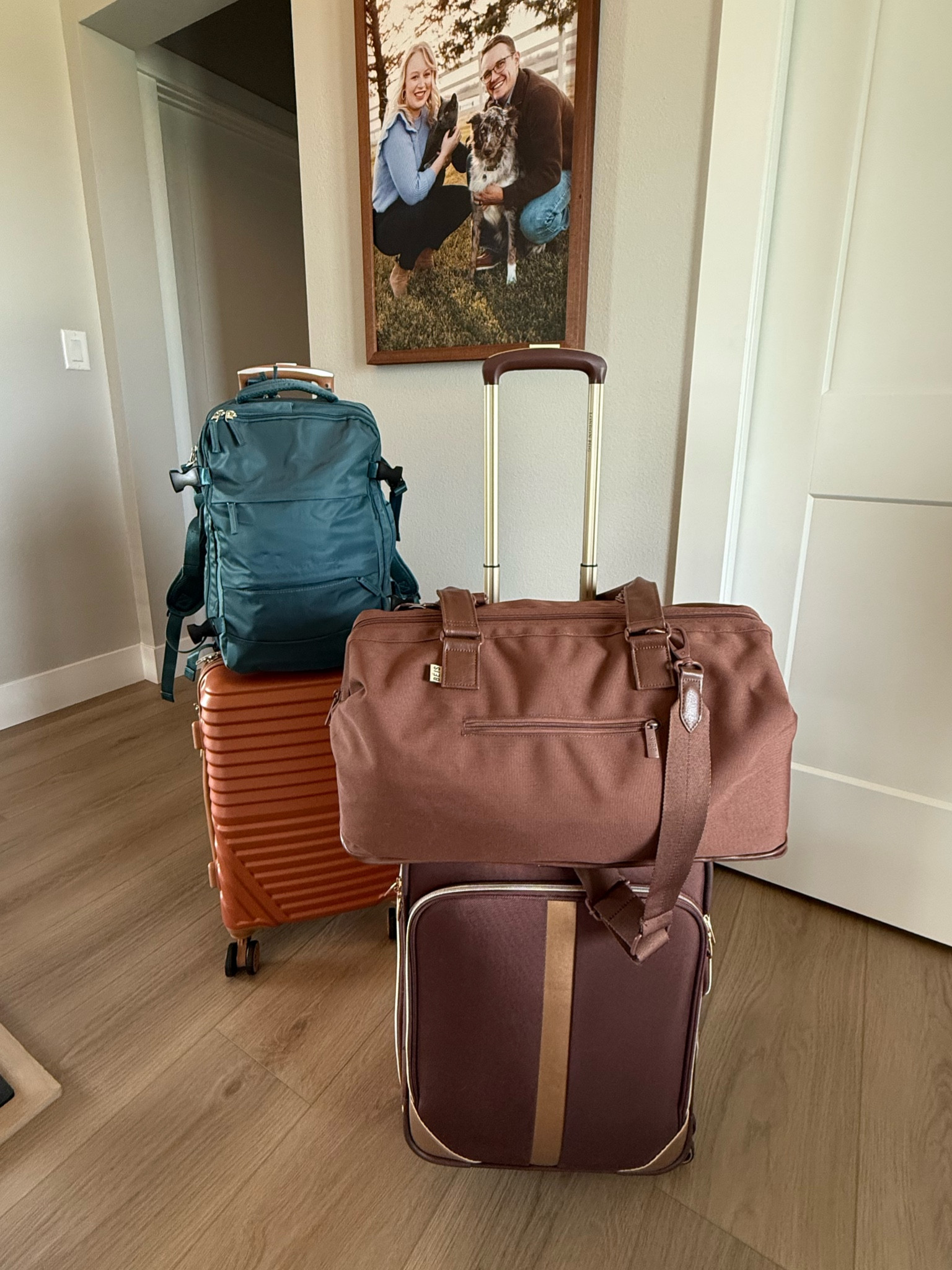 Love a color coordinating luggage moment. This is all the luggage we brought for 10 days in Italy. Both rolling bags are from TJ Maxx. Brand London Fog (brown) and Studio Max (rust) 

HOC autumn
Hoc spring 