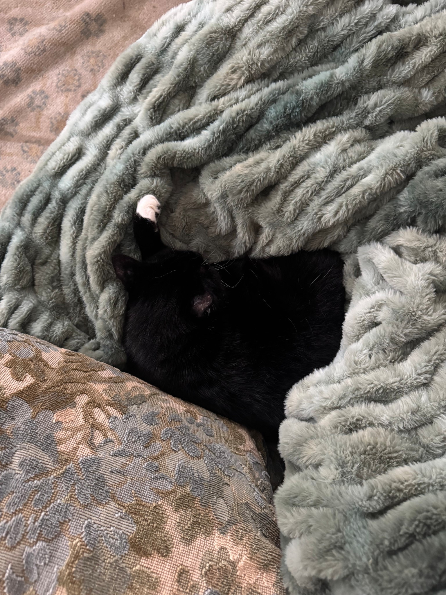 You can use code HATTIE35 for 35% off the blanket! 

#LTKHome