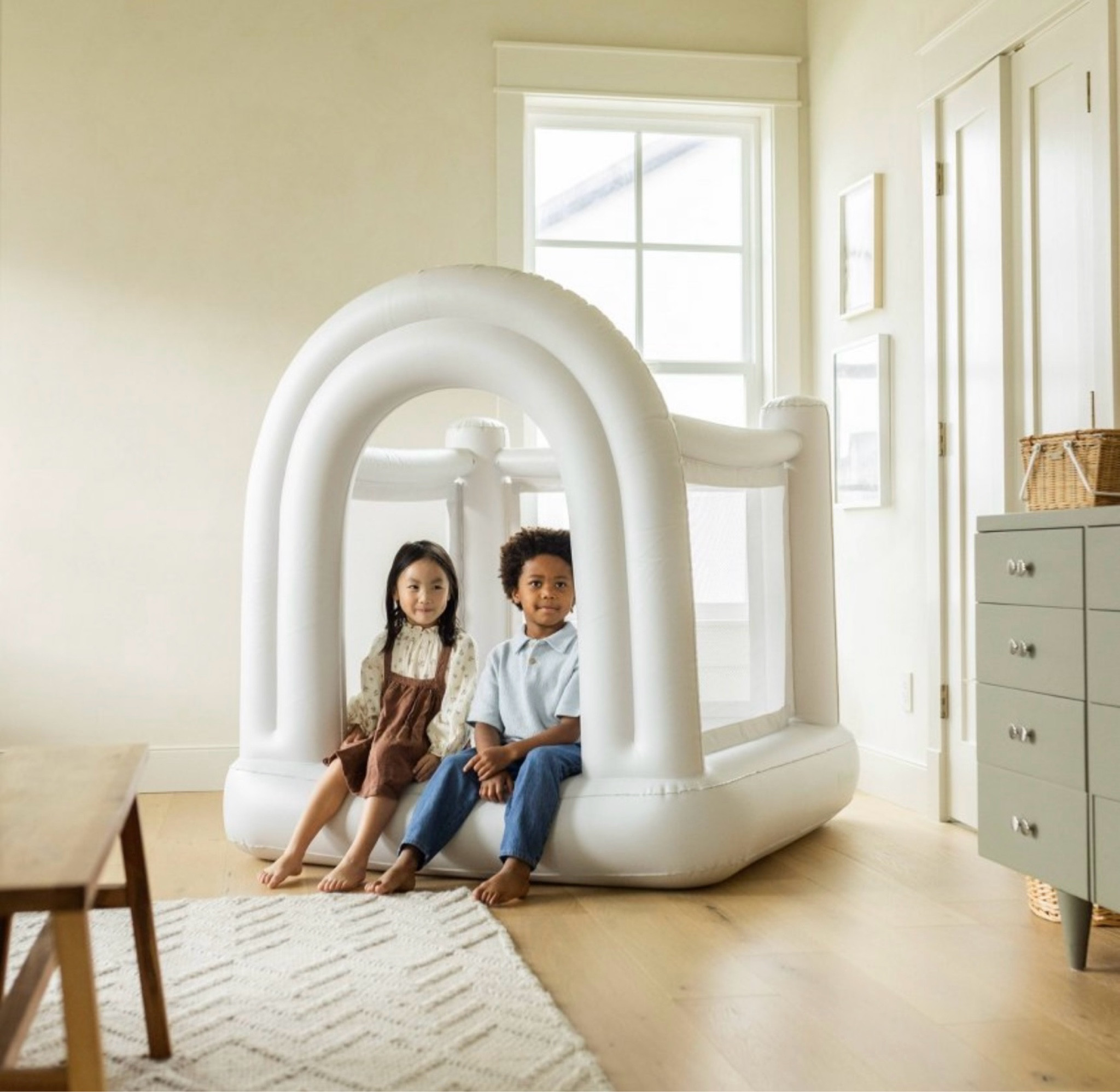 This mini bounce house is on sale for $86 with the 25% off one toy Target Circle deal right now! Shoe aesthetically pleasing! 

#LTKFamily #LTKSaleAlert #LTKKids