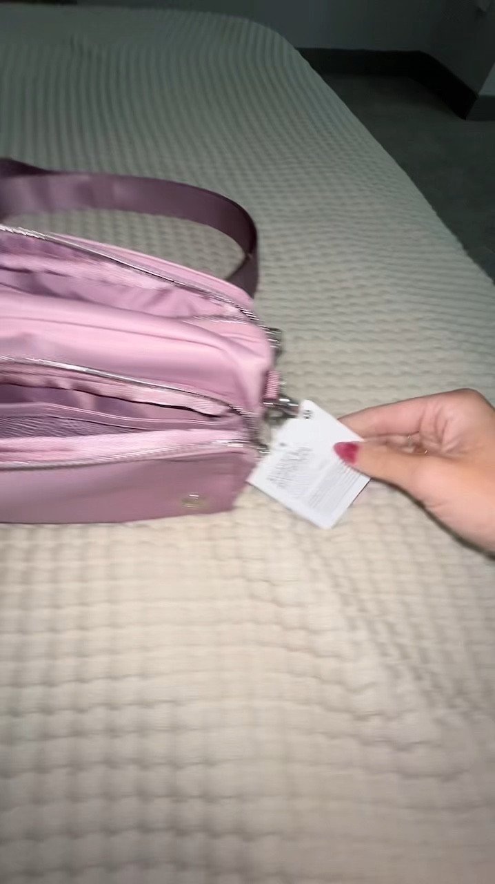 New lululemon everywhere crossbody bag has soooo much organization!!

Women’s purse
Women’s bag
Lululemon belt bag
Christmas gifts for her 2024
Christmas 2024

#LTKGiftGuide #LTKCyberWeek #LTKHoliday