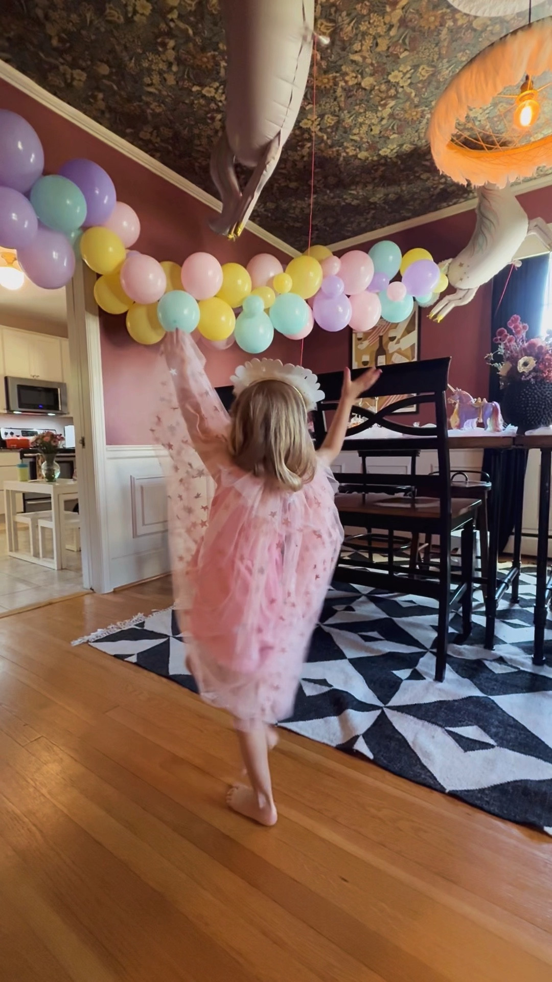 A unicorn rainbow magic 5th birthday party 🦄 ✨ 💕

#merimeri #unicornparty #anthropologie 