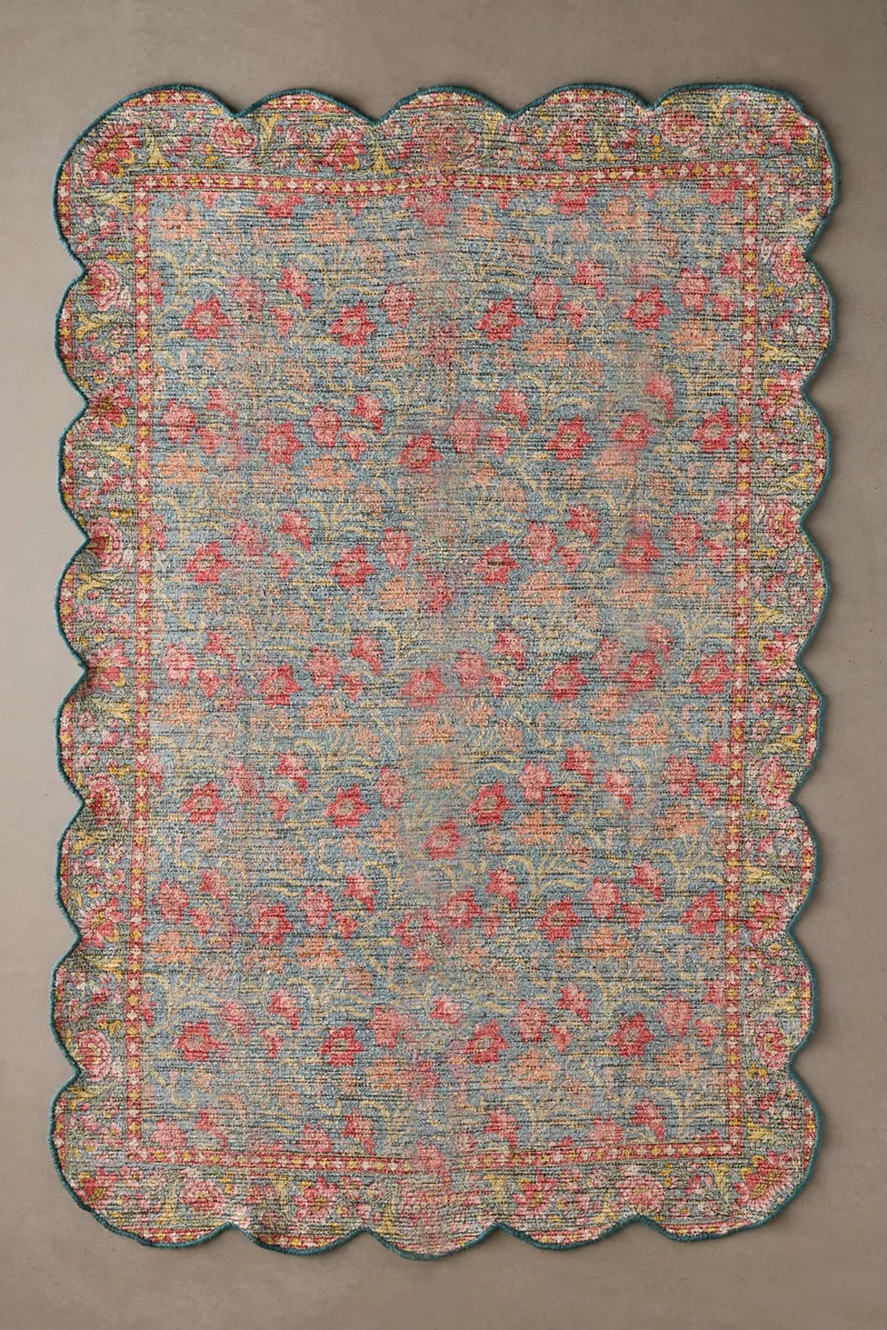 In Bloom Floral Scallop Printed Rug | Urban Outfitters (US and RoW)
