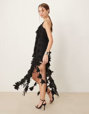 Vestido corto negro asimétrico con diseño floral tridimensional bordado de ASOS DESIGN | ASOS (Global)