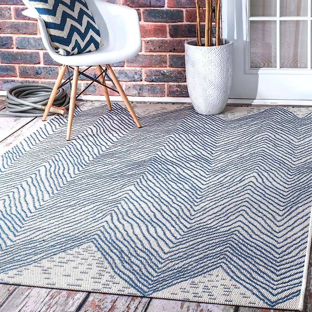 nuLOOM Wavy Chevron Indoor/Outdoor Accent Rug, 2' x 3', Blue | Amazon (US)