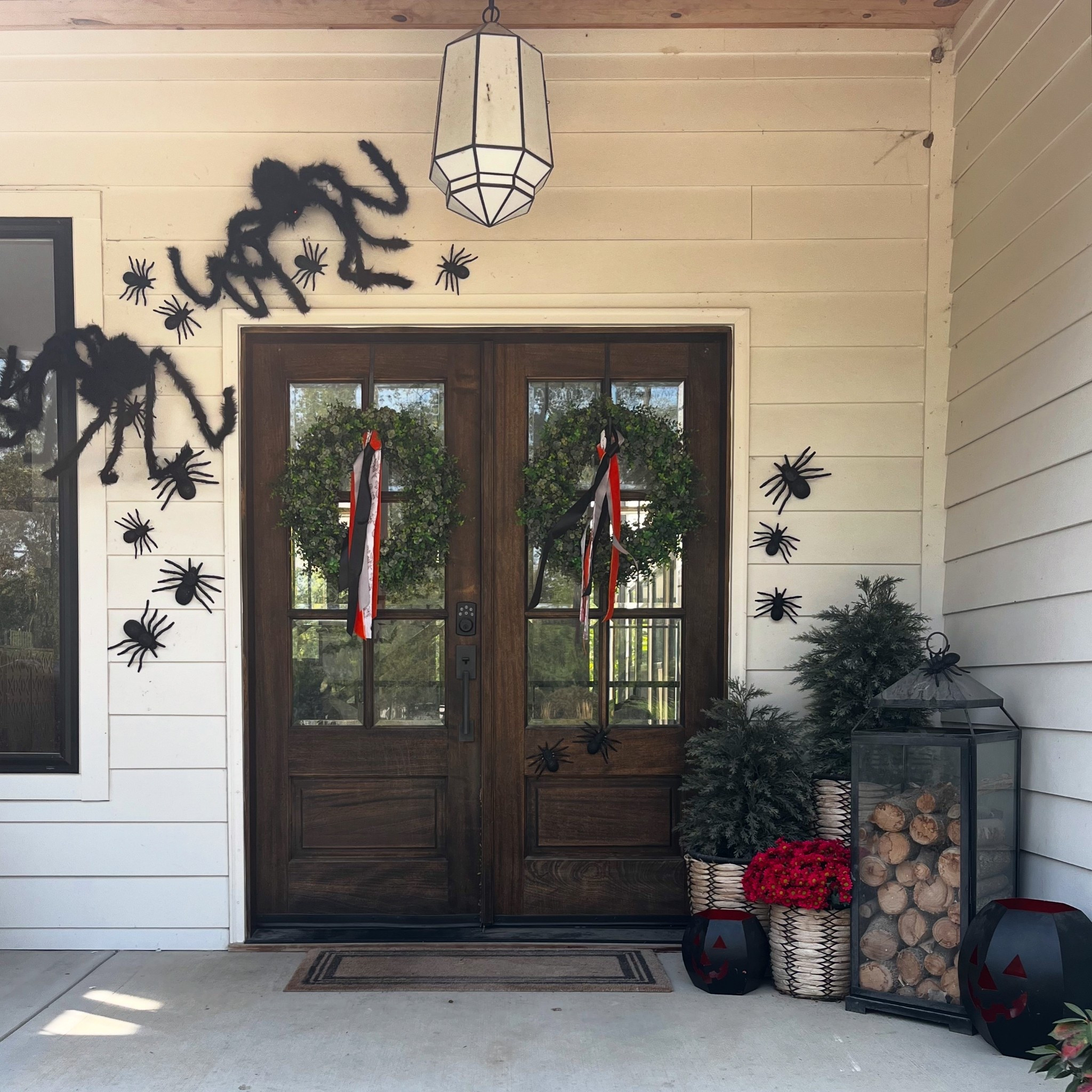 Halloween is here! Unfortunately my metal pumpkins from Crate & Barrel are no longer available. I also have some from Pottery Barn but they too are no longer so I found some that I would get instead and f what I have if I ever get rid of these. 