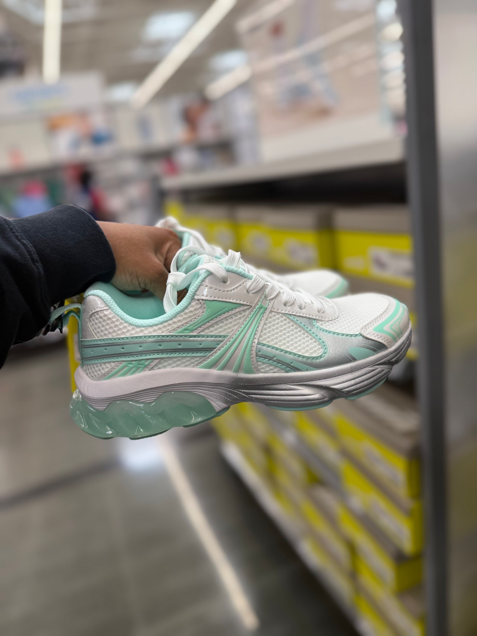 These are the viral $25 sneakers. These come in wide sizes 

#LTKActive #LTKootd #LTKfitnessgoals