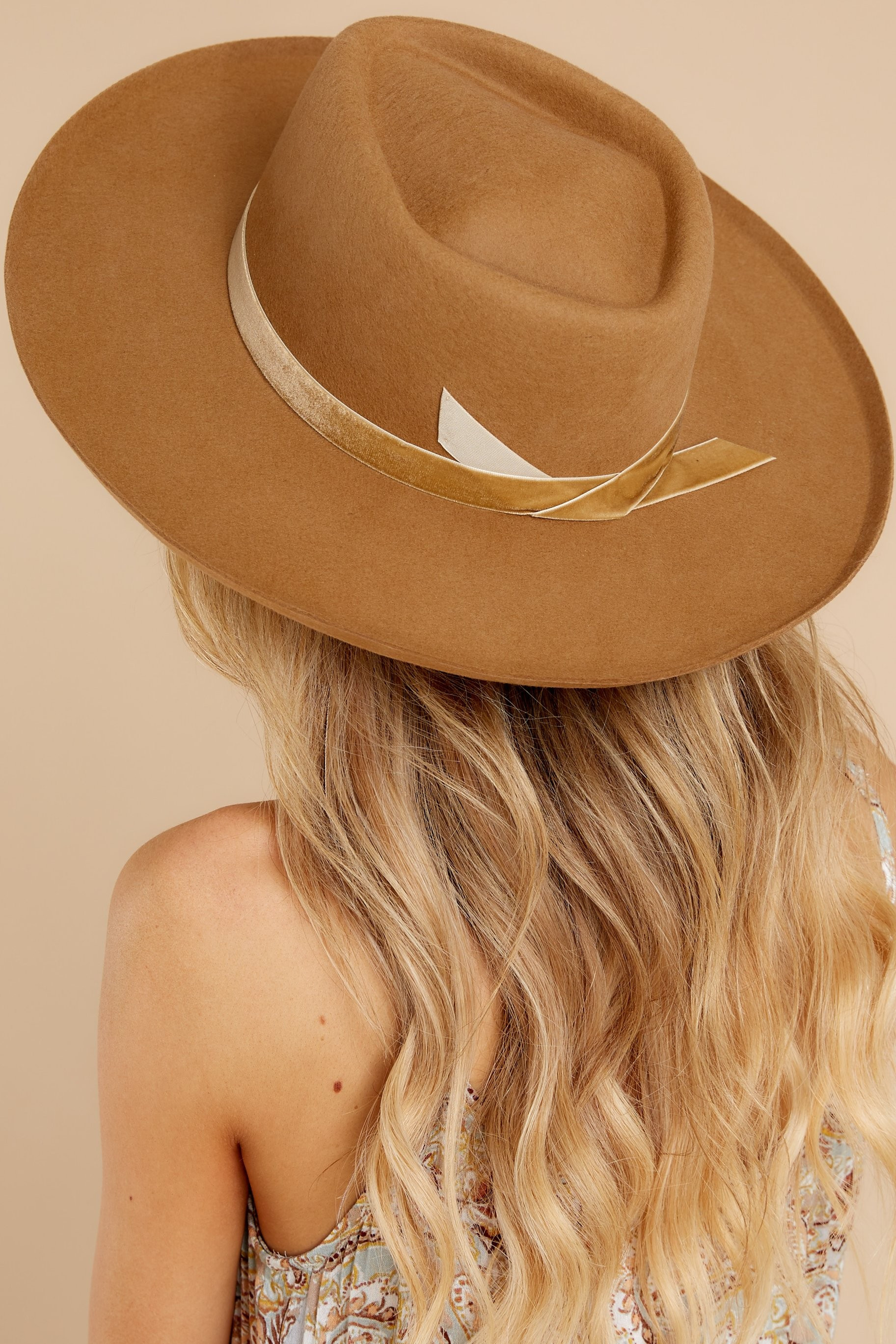 Val Teak Brown Hat | Red Dress 