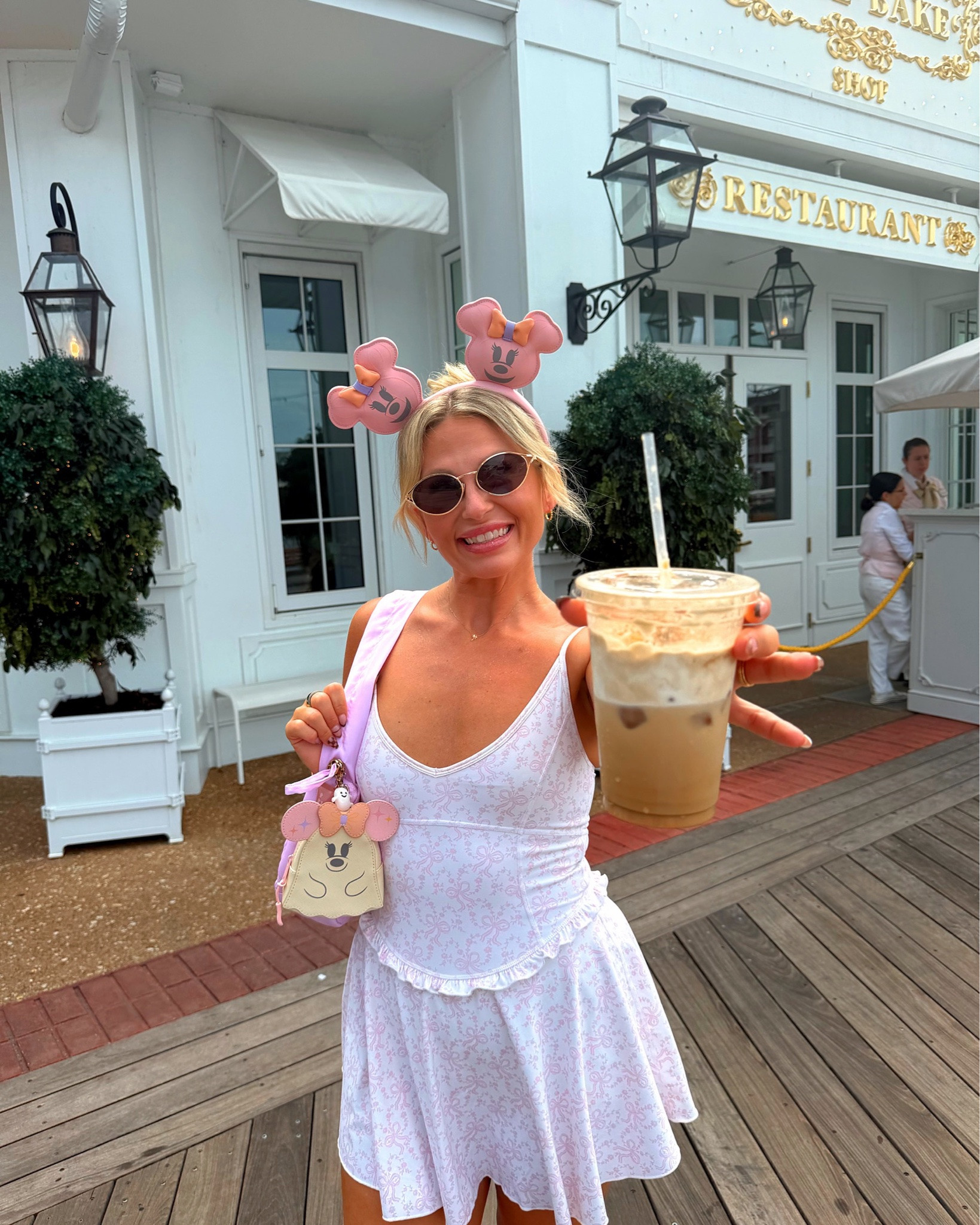 Pink and Girlie 💕 meets Fall and Pumpkins 🎃
White Chocolate Pumpkin Latte 🎃✨🤍 
Comment SHOP for a 🔗 to my Disney Outfit 
@thecakebakeshop #disney #cakebake #disneyadult #pumpkincoffee