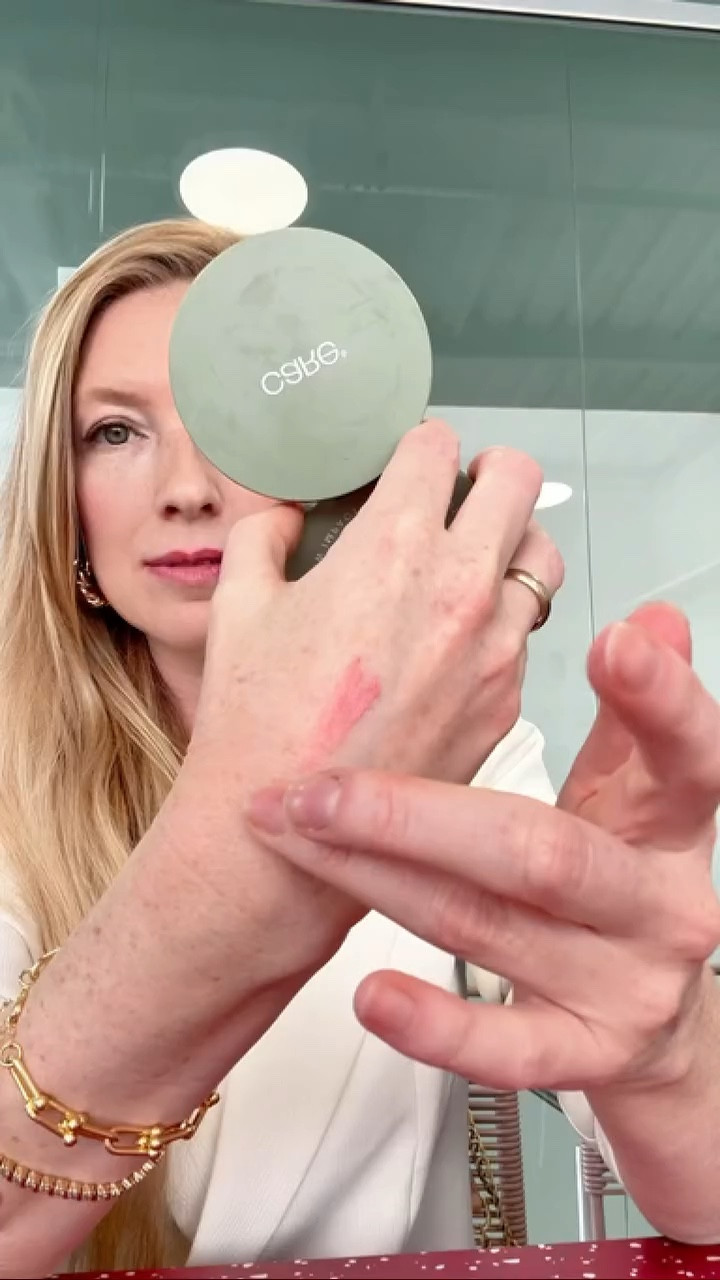 A convite da Amo Beleza & Care + LTK eu e mais alguns creators viemos passar uma tarde de aprendizado com a apresentação dos lançamentos Skincream Light e Skincream Rich no escritório da Care aqui em São Paulo. 

Experimentamos vários produtos da marca e confesso fiquei impressionada com a qualidade e com a entrega imediata de cada um. 

Dentre todos os produtos os que eu mais me impressionei é que eu colocaria no meu top one, são os Seruns, o Nigth oil e a vitamina C. 

Os produtos são tão perfeitos que se vendem sozinhos! Você se apaixona na hora que experimenta. 

Se você nunca usou os produtos da Care e ficou curiosa te convido a experimentar urgente! Mas aviso, você vai viciar! 

Já já vou deixar cada um deles linkado na minha Shop LTK para você conferir a resenha de cada produto e já atualizar os seus produtos de skincare! 

@amobelezabr @ltk.brasil @carenaturalbeauty @agatha.trainer1

#selfCARE #takeCARE #iCARE #carenaturalbeauty 
#amobeleza #beautytips #skincaretips #skincarenatural #crueltyfree #PETA #skincareproducts #skincarecommunity #ltkbeauty #ltkcreator #shopltk #ltkbrasil