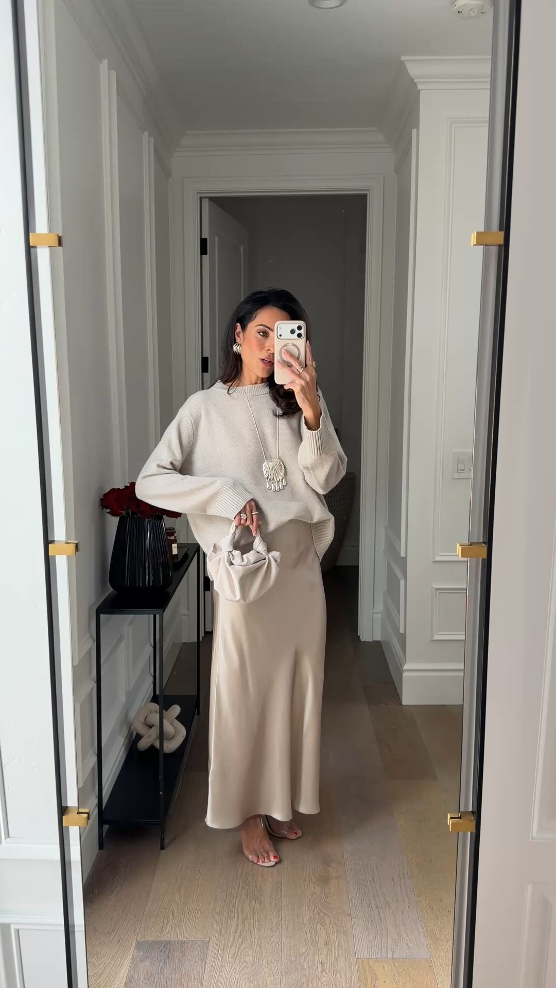 Monochrome moment 




Holiday, style, skirt 

#LTKSeasonal #LTKHoliday #LTKOver40