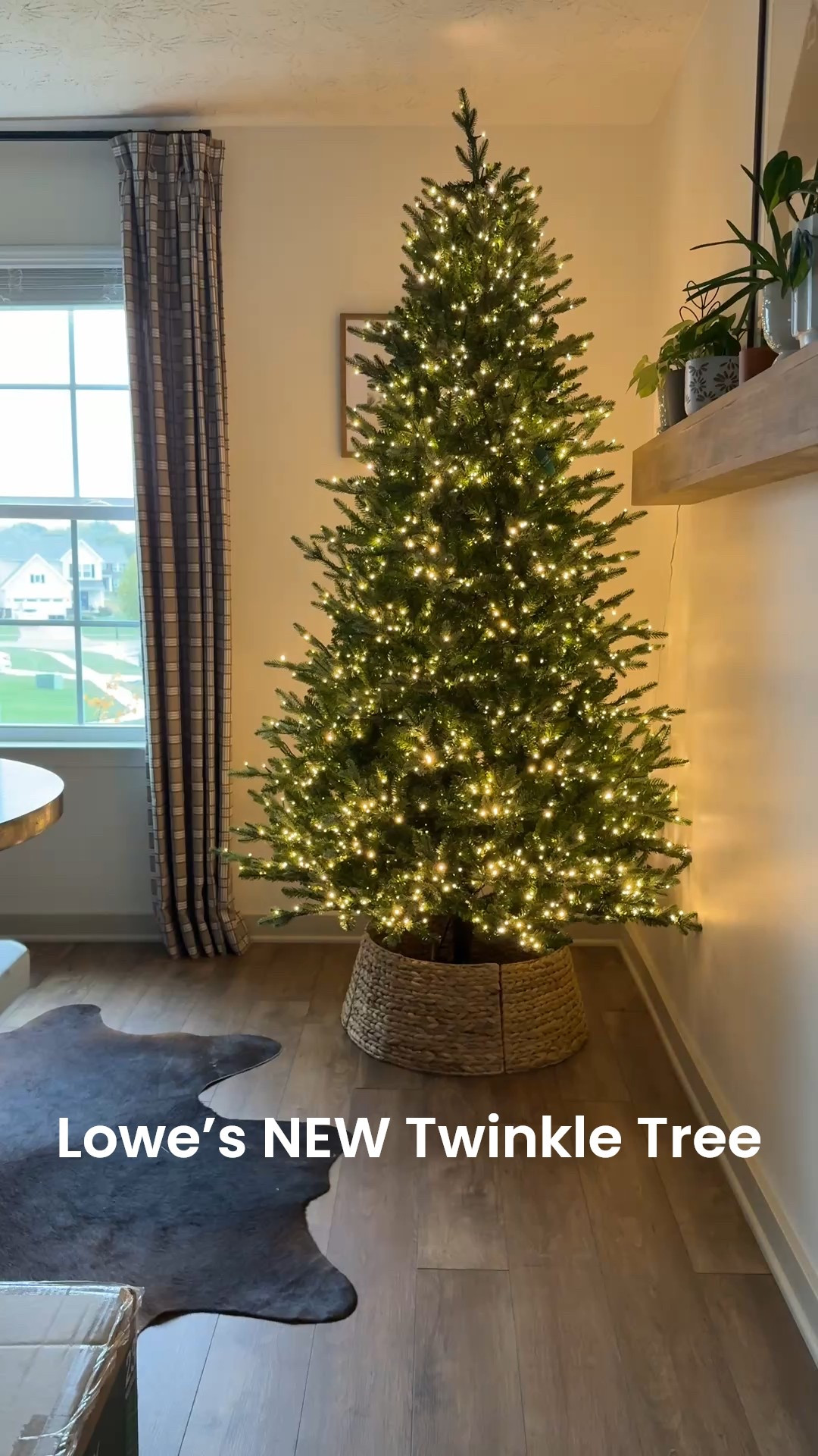 Lowe’s has a new viral twinkle Christmas tree and it comes sizes 7.5 ft, 9 ft and a slim version! #christmastree #christmasdecor

#LTKHoliday #LTKHome #LTKSeasonal