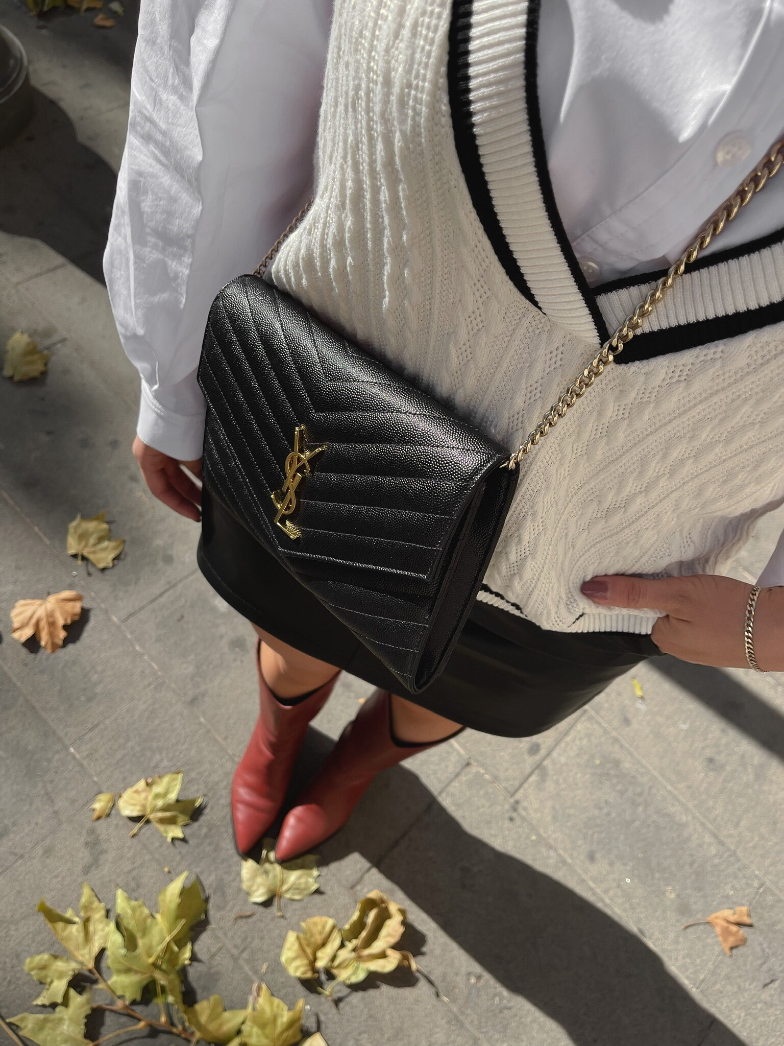 outfit inspiration, autumn style, gilet maglia collo a V, mini skirt, camicia casual, H&M, Mytheresa, Saint Laurent clutch, Mango, Italia.

#LTKSeasonal #LTKstyletip #LTKeurope