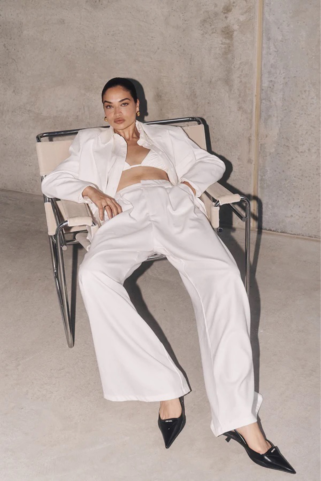 This pantsuit is a whole vibe 🤍we love a monochrome moment by Dissh. 


Women’s trousers 
White pants 
Pantsuit for women 
Monochrome outfit 
Holiday party 
Chic outfit 
Oversized blazer 
Boyfriend blazer 
Minimalist outfit 
Minimalist wardrobe 
Wardrobe staples 
Holiday outfits 
Holiday outfit 
Office looks for women 

#LTKstyletip #LTKHoliday #LTKworkwear