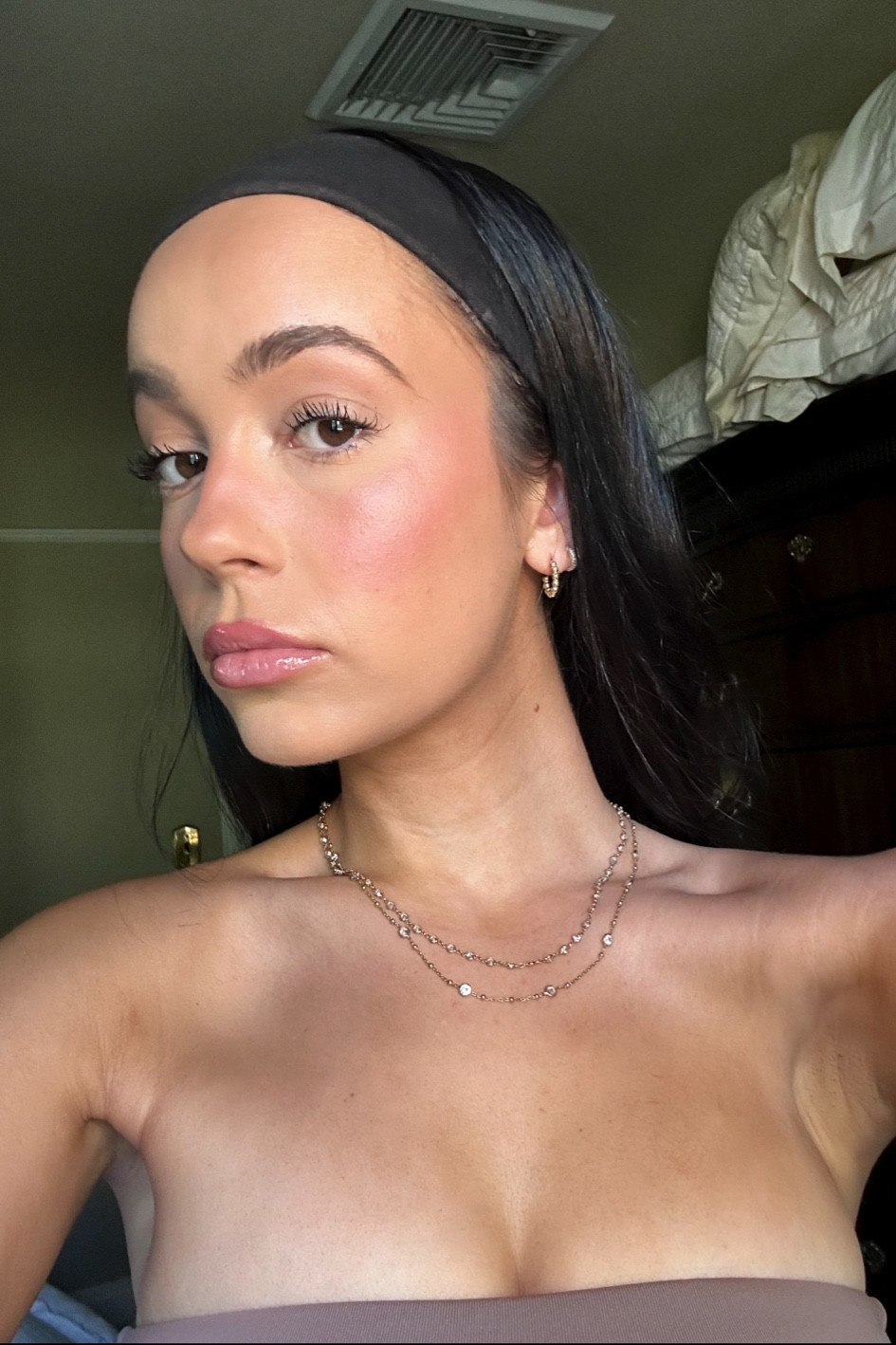 Glowing, BRONZY skin

#LTKbeauty #LTKMostLoved #LTKfindsunder50