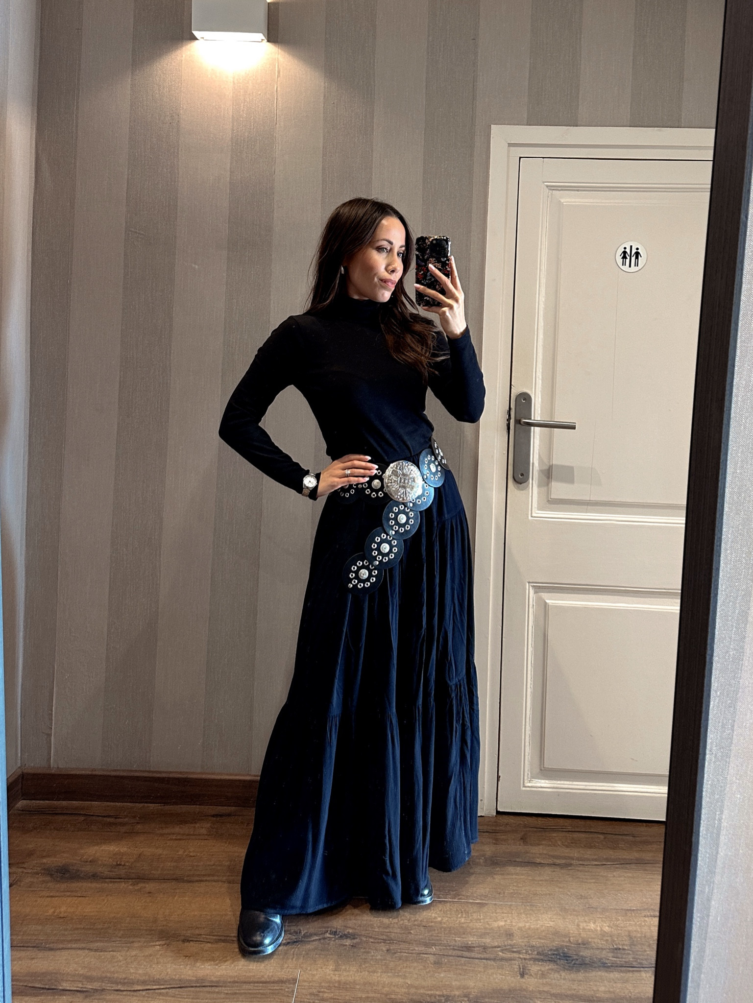 If you don’t have a cotton maxi skirt in your closet in both black and white then this is your sign to get one 🖤

#LTKWorkwear #LTKStyleTip