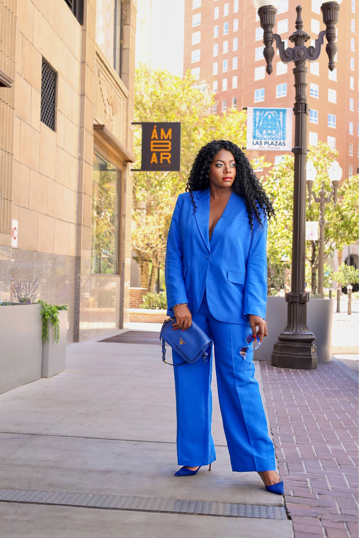 No Monday blues here! Blue monochromatic look here and I have to say this shade of blue in my opinion works with every skin tone.