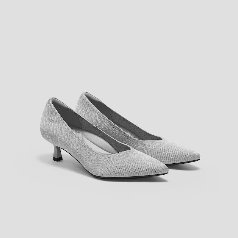 Pointed-Toe Kitten Heels (VIVAIA Running Heels Scarlett) | VIVAIA