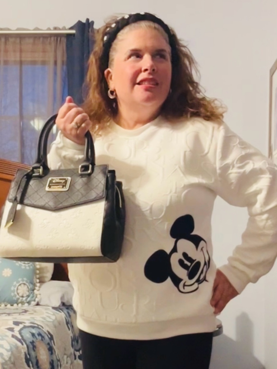 🖤🐭🤍

#LTKStyleTip #LTKItBag #LTKOver40