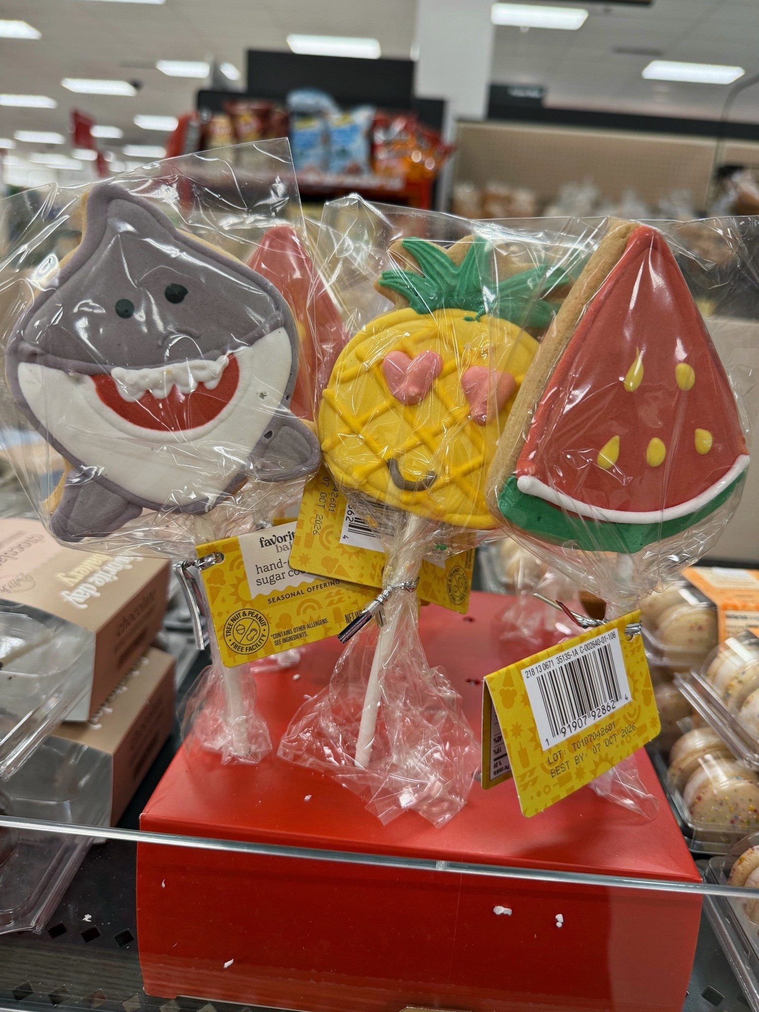 The shark cookie pop?! 🤩🦈 Spotted the cutest summer treats at Target 🍉🍍

#foodie #dessert #foodblogger #sweets #targetfinds

#LTKfoodie #LTKmomlife #LTKKids