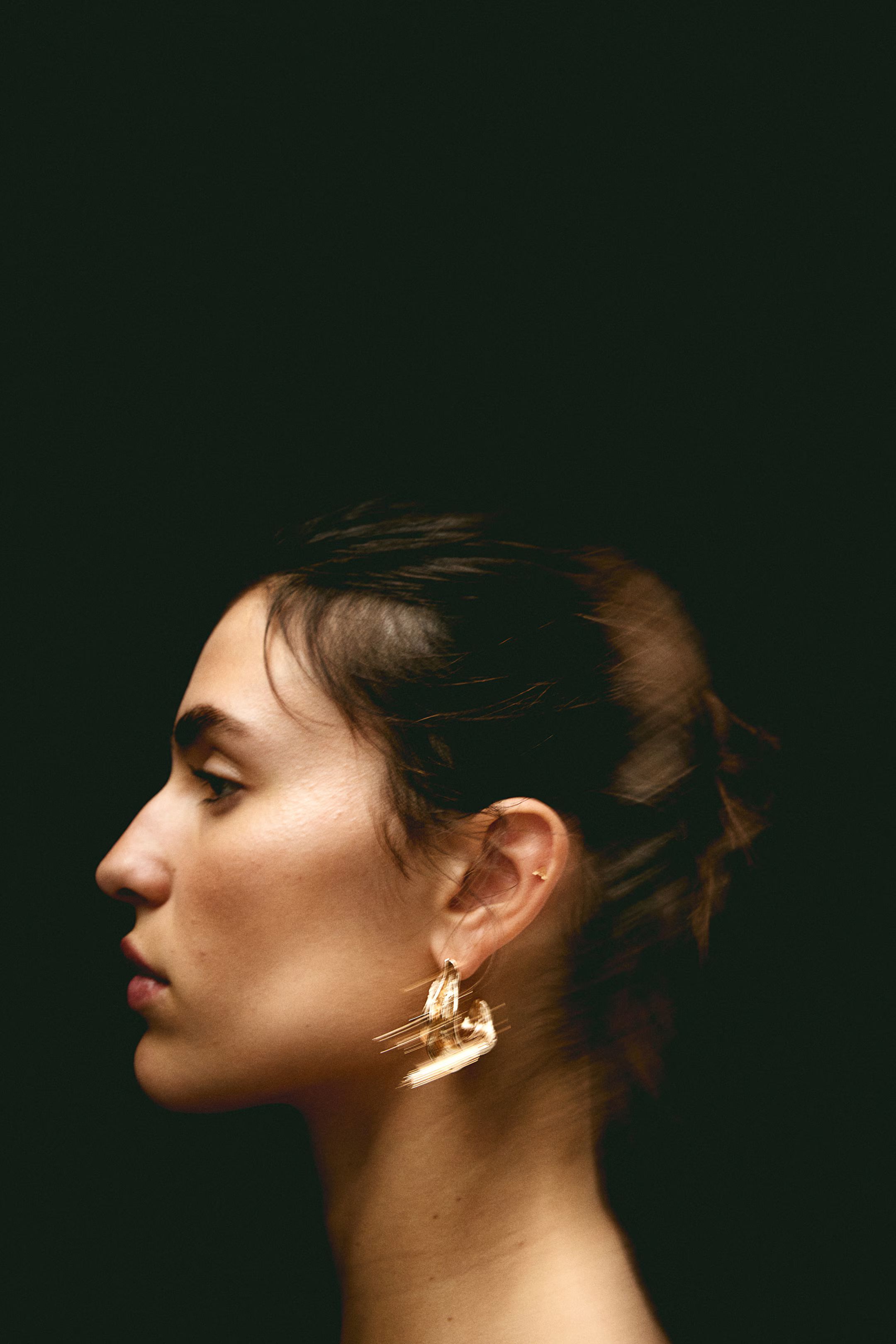 Organic-shaped hoop earrings - Gold-coloured - Ladies | H&M GB | H&M (UK, MY, IN, SG, PH, TW, HK)