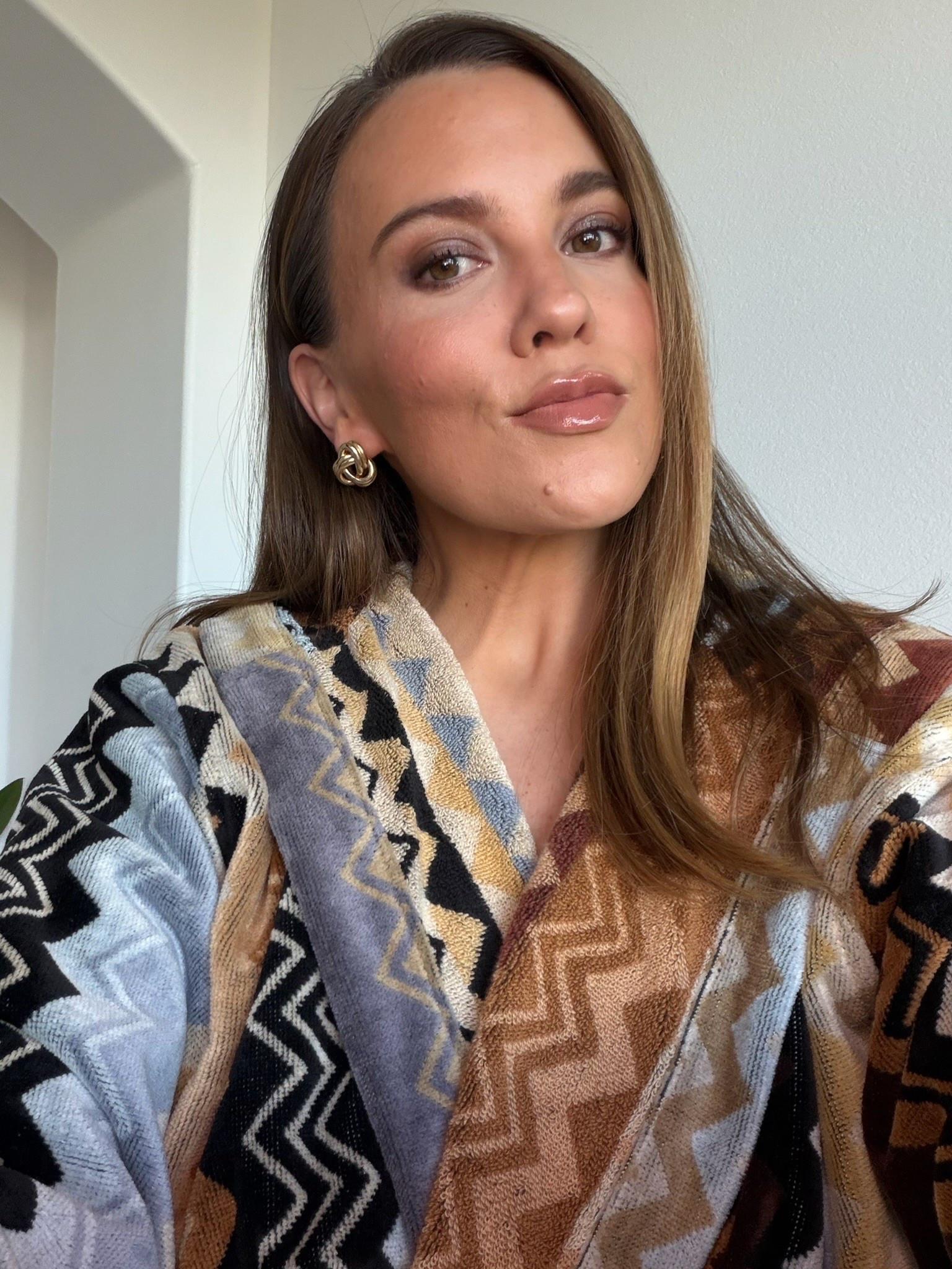Obsessed with this robe and now that the temperatures are dropping you’ll catch me in this every morning! 

Ash sizes:
Height: 5’6”
Weight: 140lbs
Tops: medium
Pants: 6, medium, 28