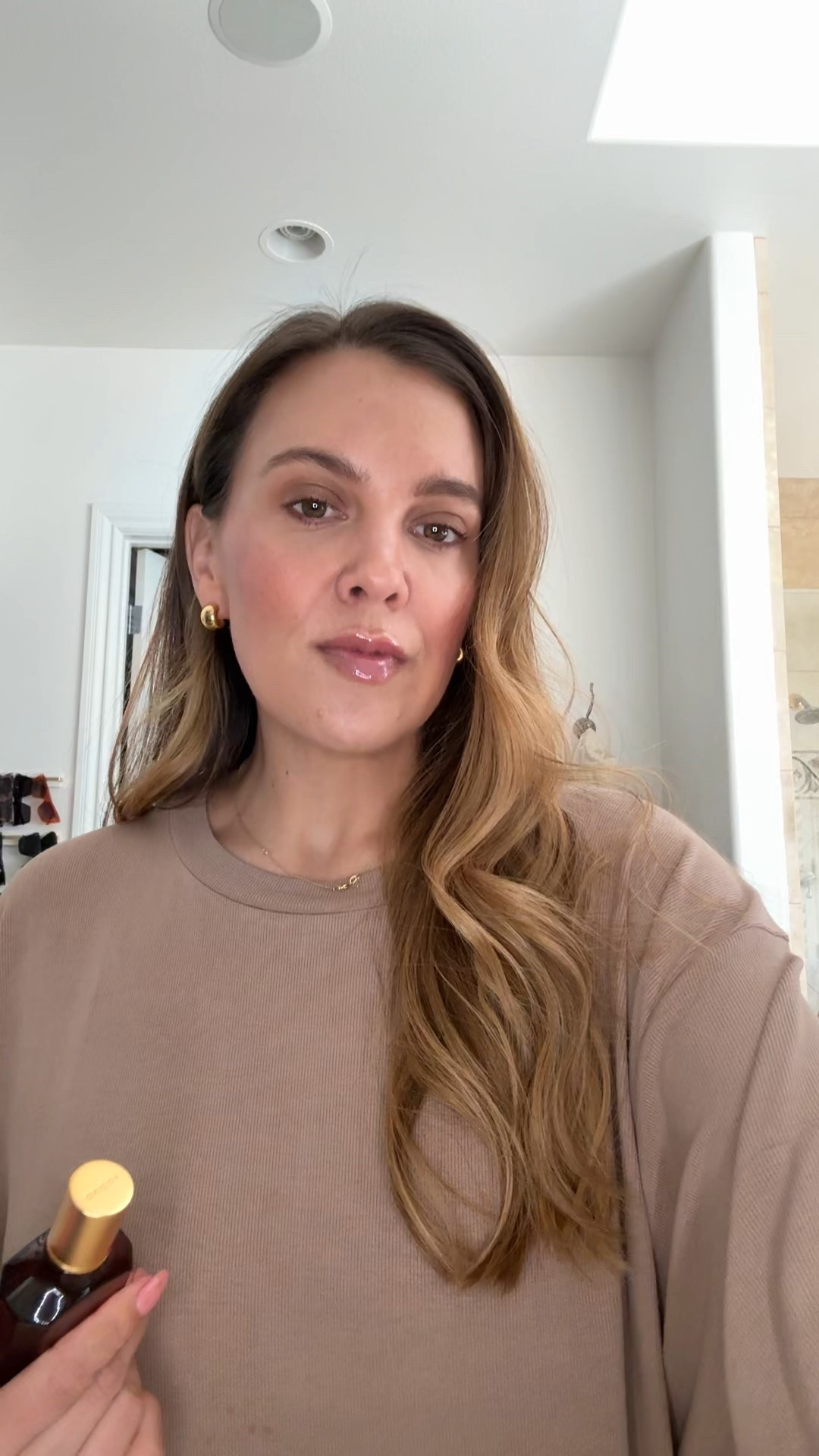 obsessed with this maximalist scent right now!!! it has notes of gardenia. perfect for end of summer heading into fall 