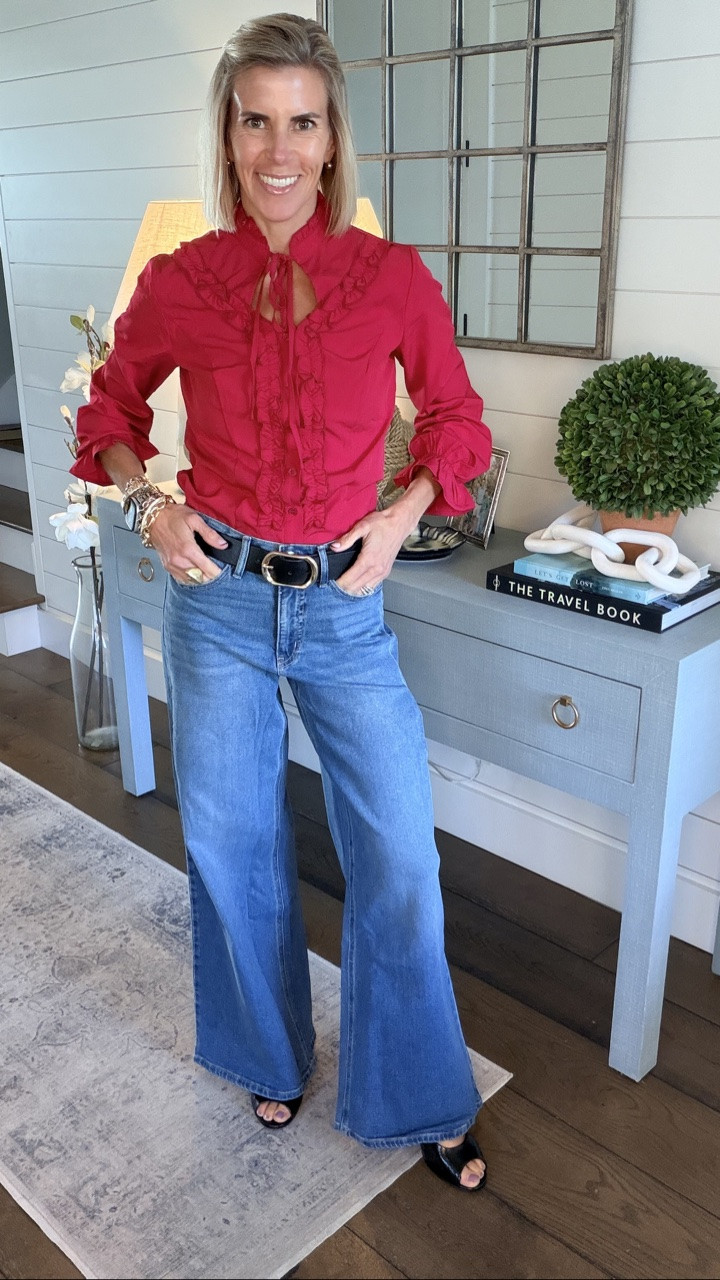@Walmart denim has never come home with me until today. Love this easy work appropriate look and look at the inverted pleat in the pant to give it more movement

#LTKOver40 #LTKWorkwear #LTKootd