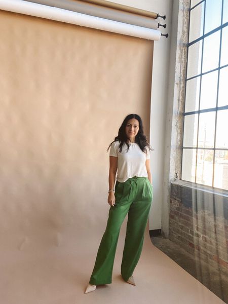 Pants that make me look/feel three inches taller (I’m 5’3” for reference) 💚 

Outfit details: 
Pants: @reformation (the Mason pant)
T-shirt: @aritzia 
Heels: @zara



#LTKfit #LTKstyletip #LTKworkwear