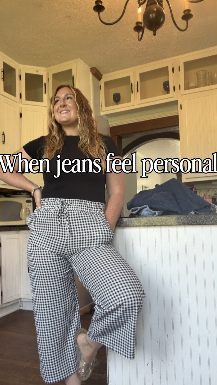 Jeans and I are taking some space right now. These pants understand me. 😂

#comfystyle #momstyle #casualoutfits #widelegpants #everydaystyle