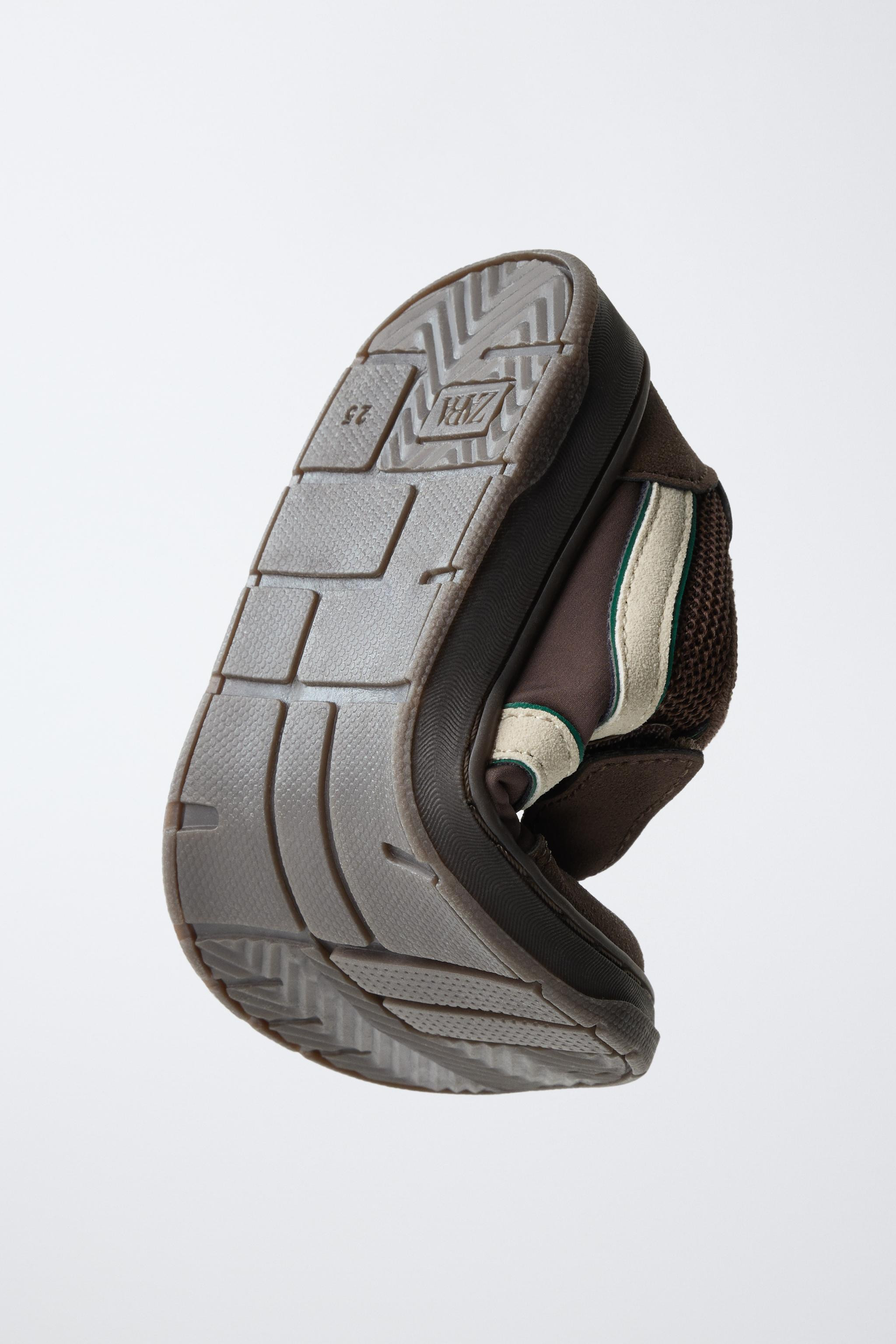 Barefoot-style sneakers featuring a combination of panels and contrasting color details. Designed... | Zara US