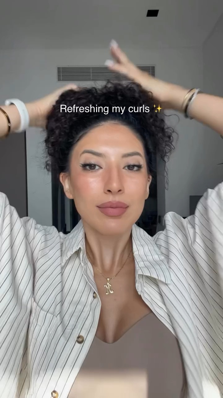 Refreshing my curls ✨

@cheyhaircare @bouncecurl 

#curls #hair #curlyhair