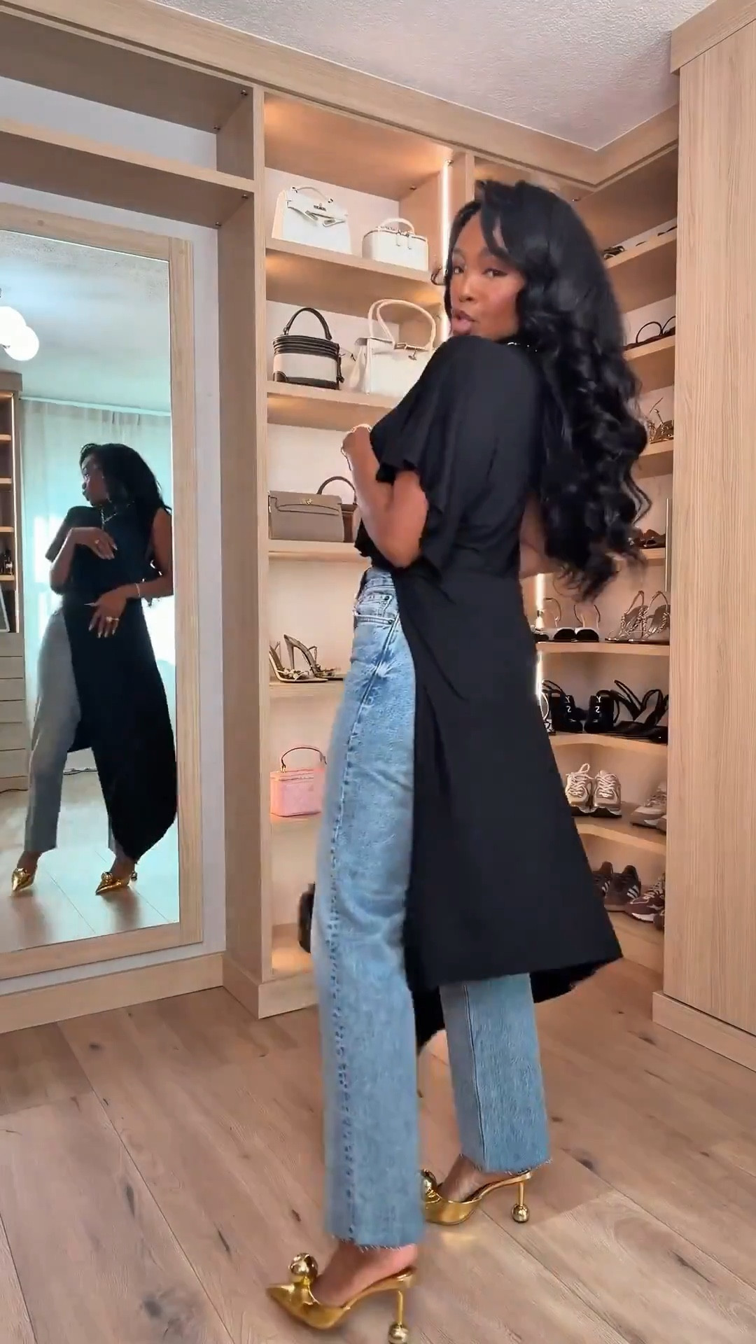 Scroll to shop! A good pair of jeans can CHANGE THE GAME. Loving these ones from @Zara ++ my new favorite travel set 👀