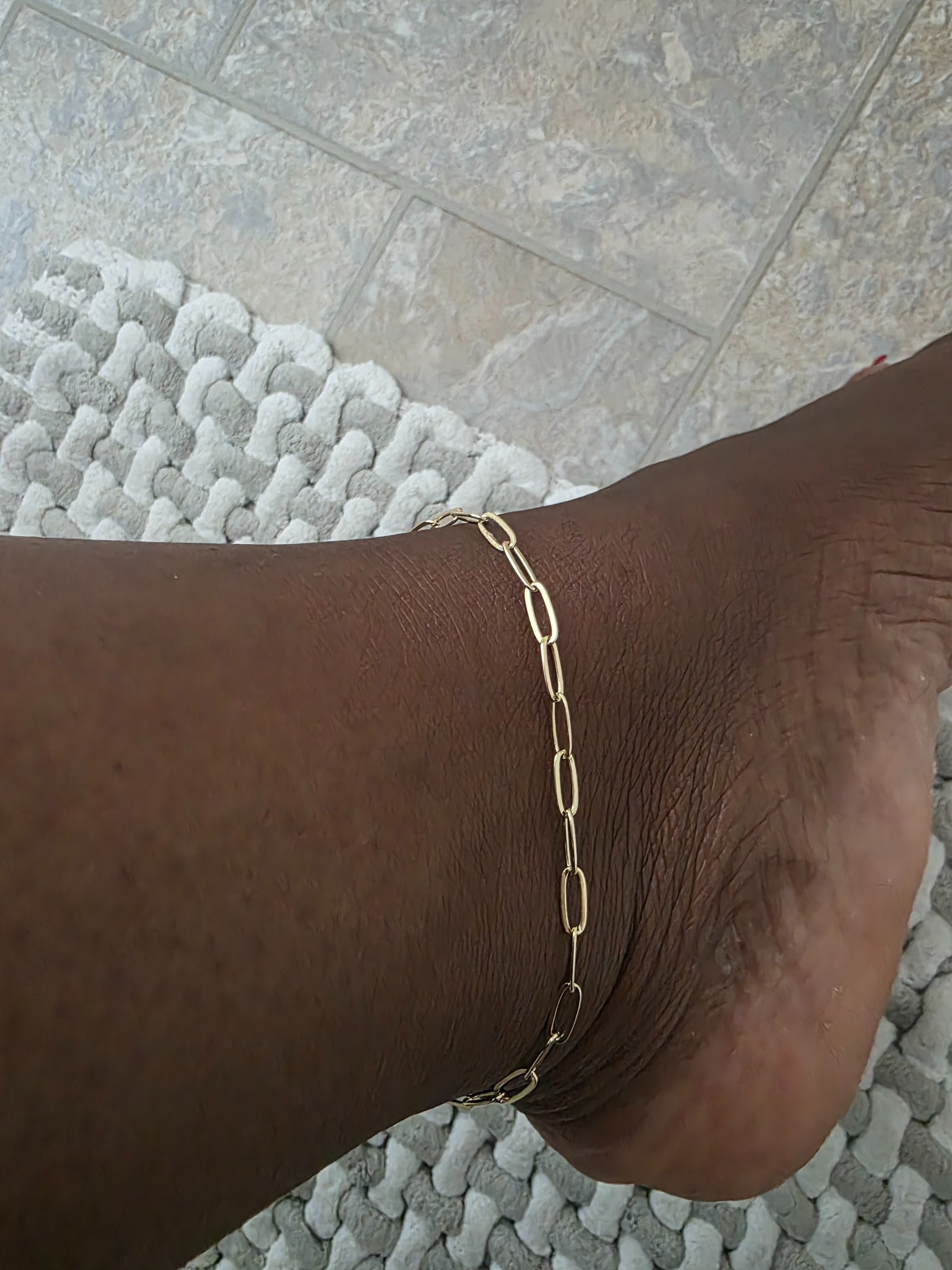 Obsessed 😍 with these gold ankle bracelets. Scored a pack of 5 for only $10 on #Amazon.#primedeals #bracelets 

