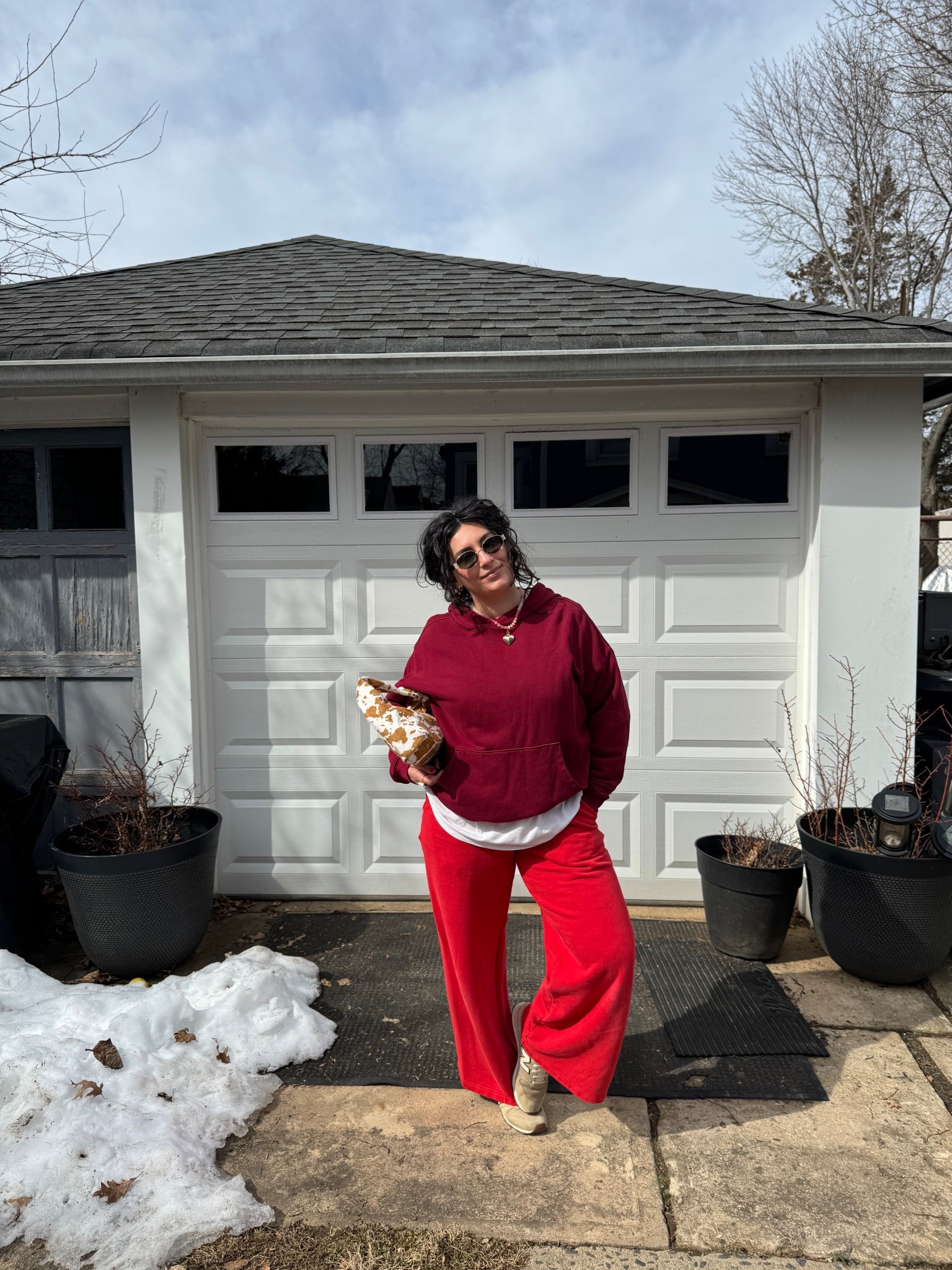 Sunglasses- Primark
Sweatshirt & pants - Target 
Under shirts- Target & gap factory
Shoes- new balance
Bag- gap factory 

#LTKdayinmylife #LTKgrwm #LTKSpringSale