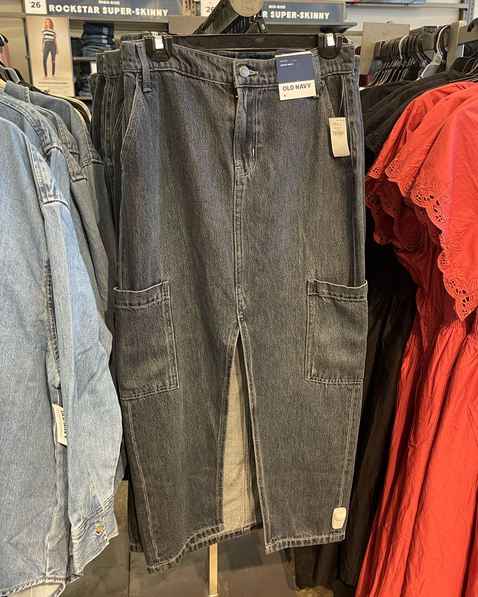 Cargo skirt, denim skirt, midi skirt, fall fashion, fall clothes, denim, jean skirt, denim midi skirt

#LTKSaleAlert #LTKSeasonal #LTKFindsUnder50