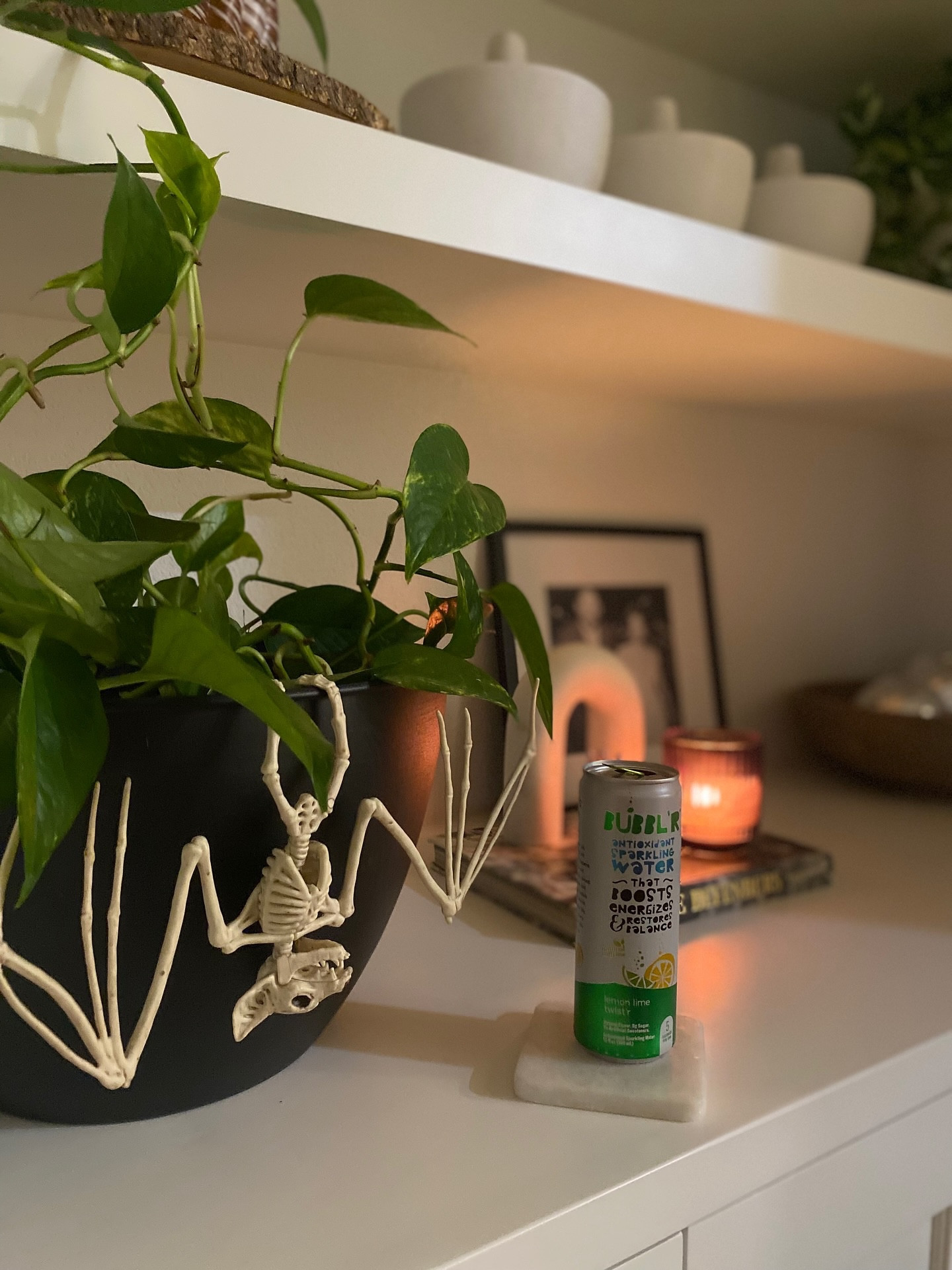 Home cozy corners I’m loving right now 🏠🍁🕯️
•
•
•
•
•
@drinkbubblr #BUBBLR #BUBBLRLovr  #BubbleswithBenefits 
•
•
•
Home #nwahomes #cozycorners #interiordesign #interiordecor #interiorstyling #interiorstyle #homesweethome #interiorinspo #interior4all #prettylittleinteriors #inspiremeneutral #homedecor #interiorinspiration #howyouhome #homestylinginspo #featuremyabode #mycuratedvibe